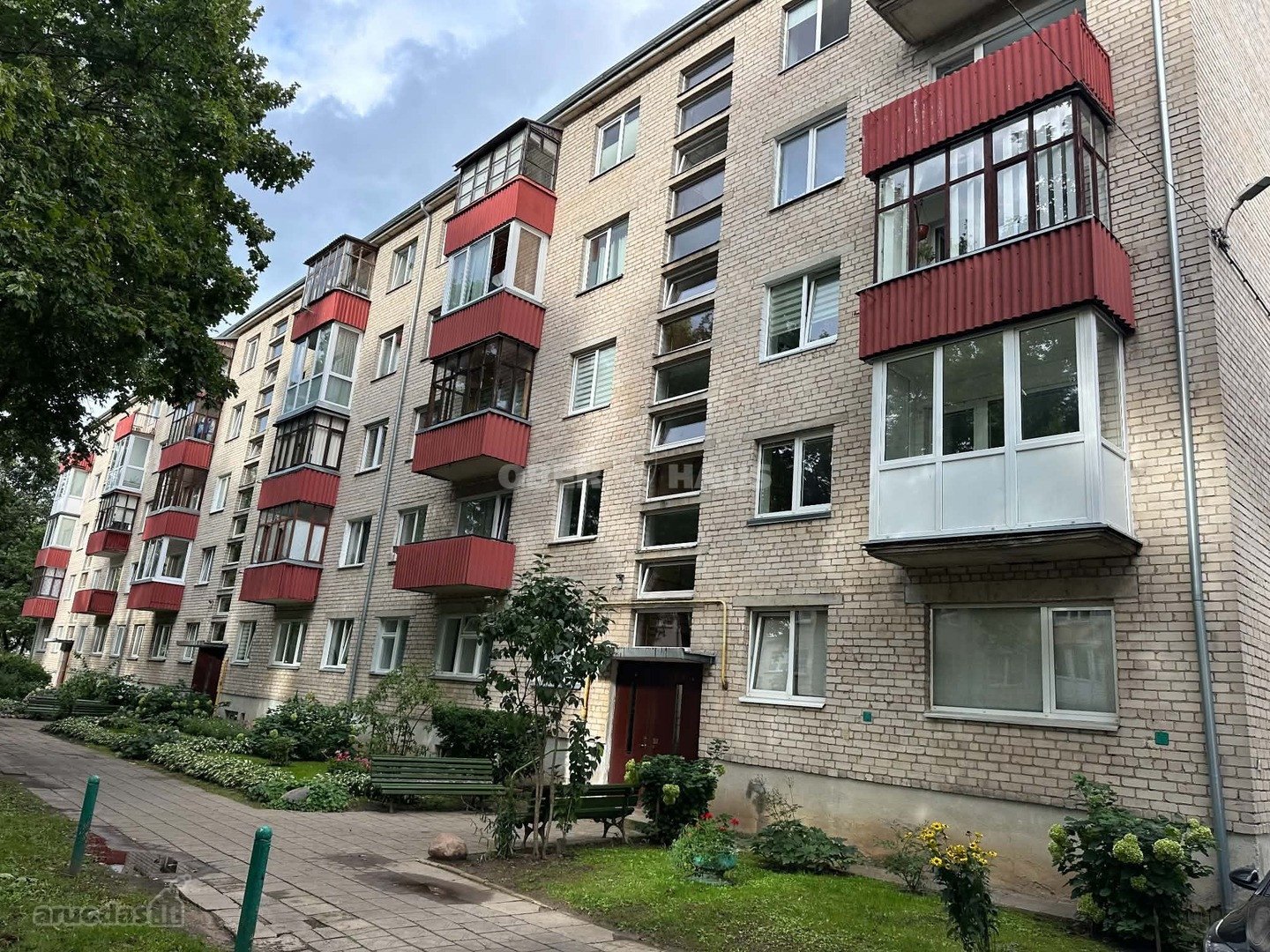 Parduodamas tvarkingas 2-jų kambarių butas