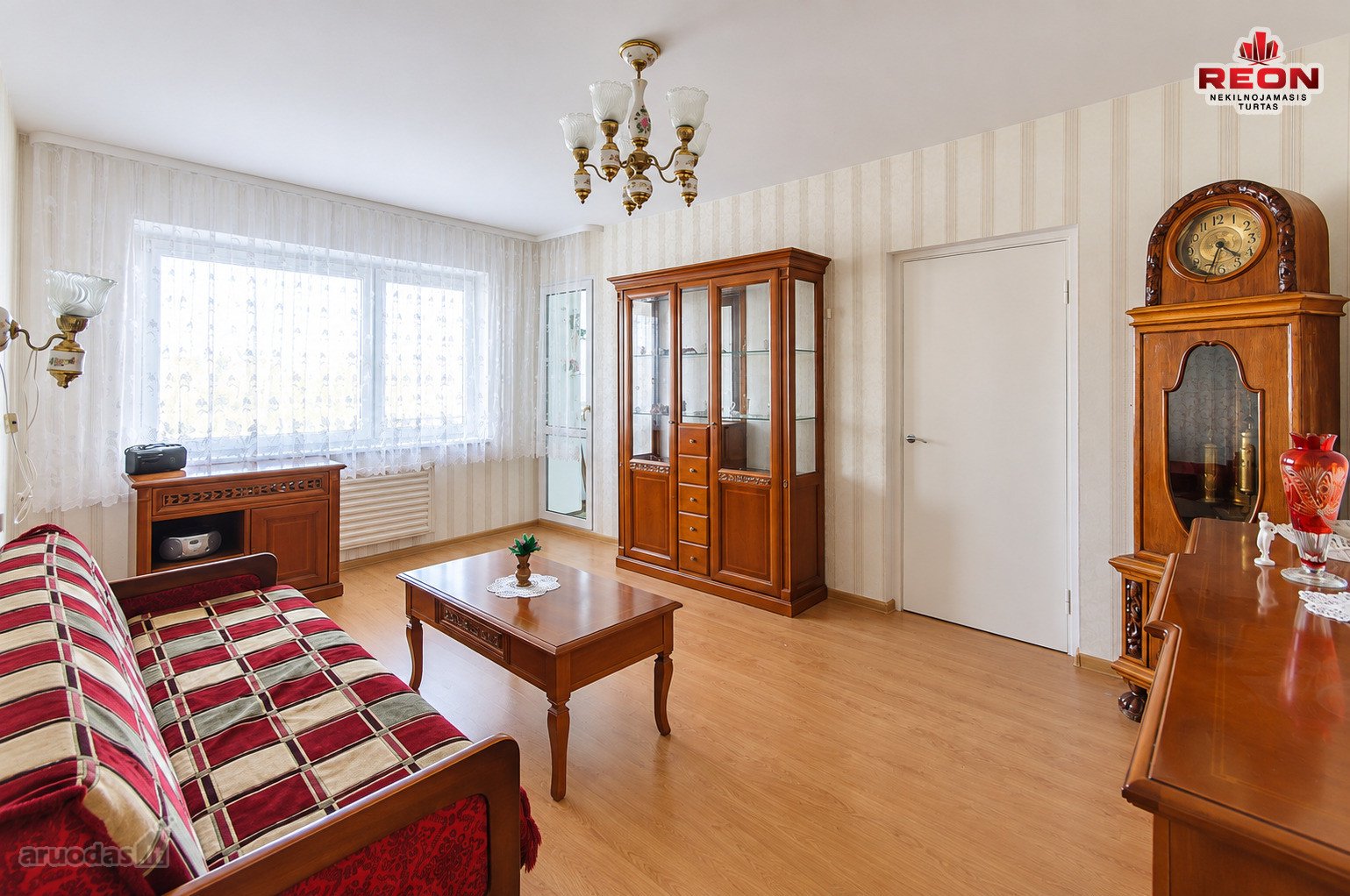Parduodamas Erdvus, Trijų Kambarių Butas