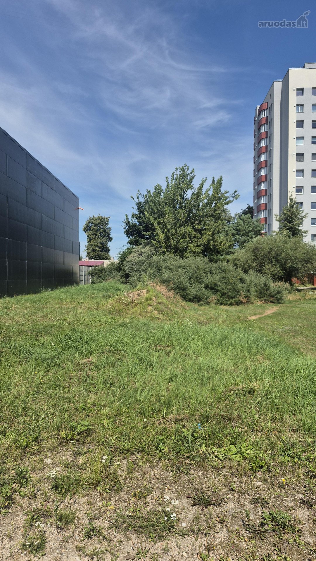 Parduodamas sklypas šilainiuose ,ribojasi su