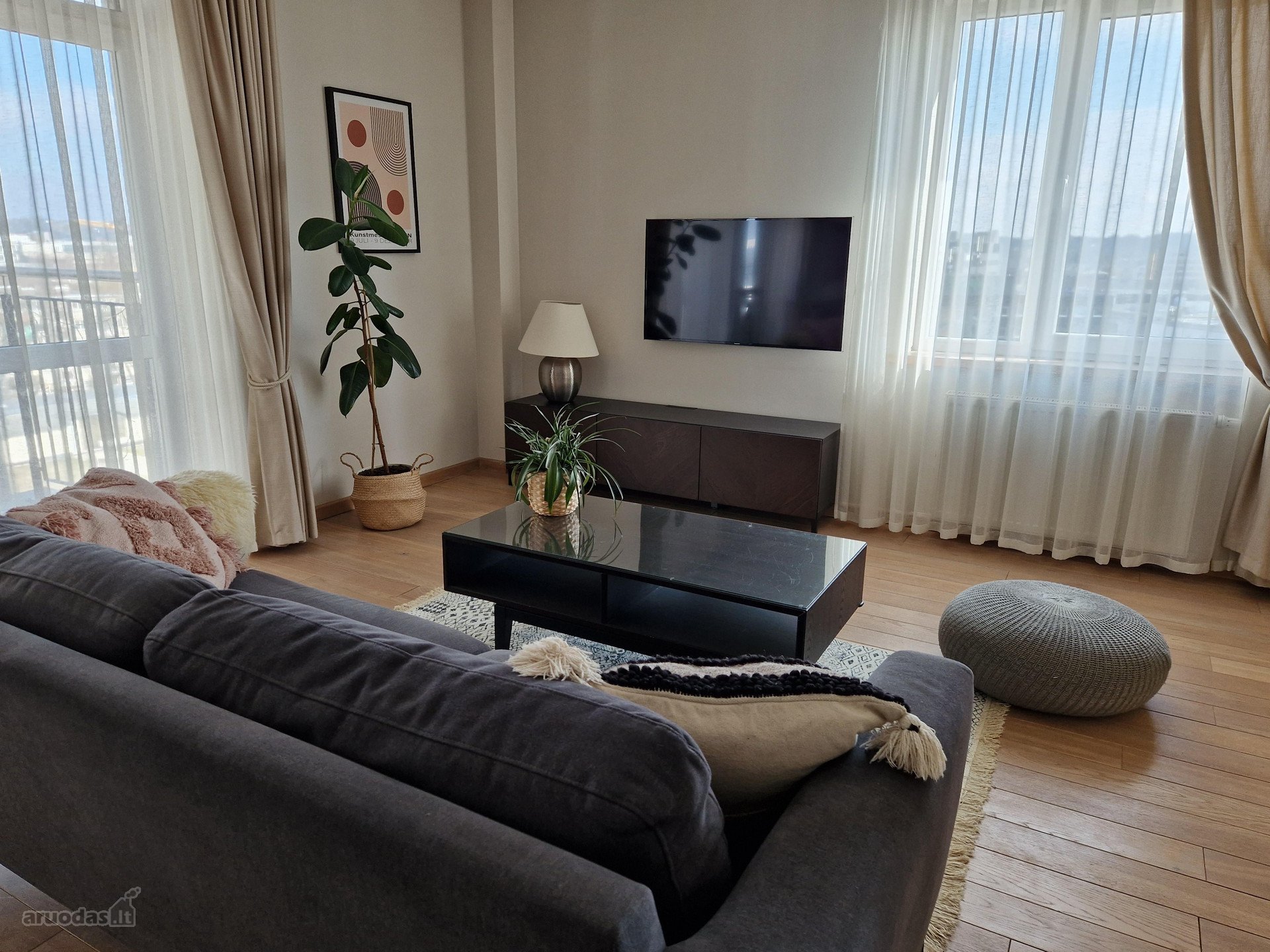 Išnuomojamas erdvus ir labai šviesus 2