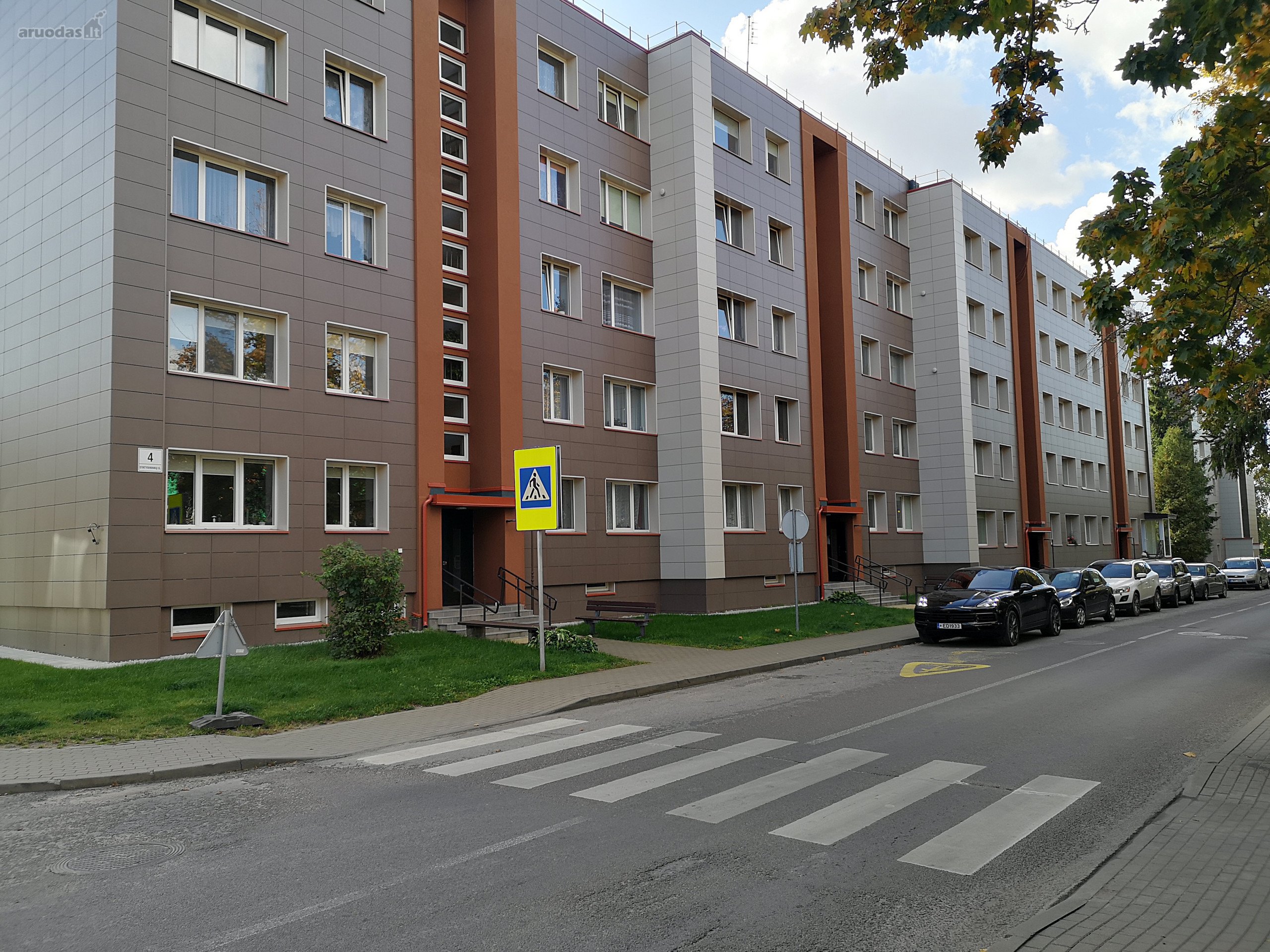 Renovuotame name, Statybininkų gatvėje