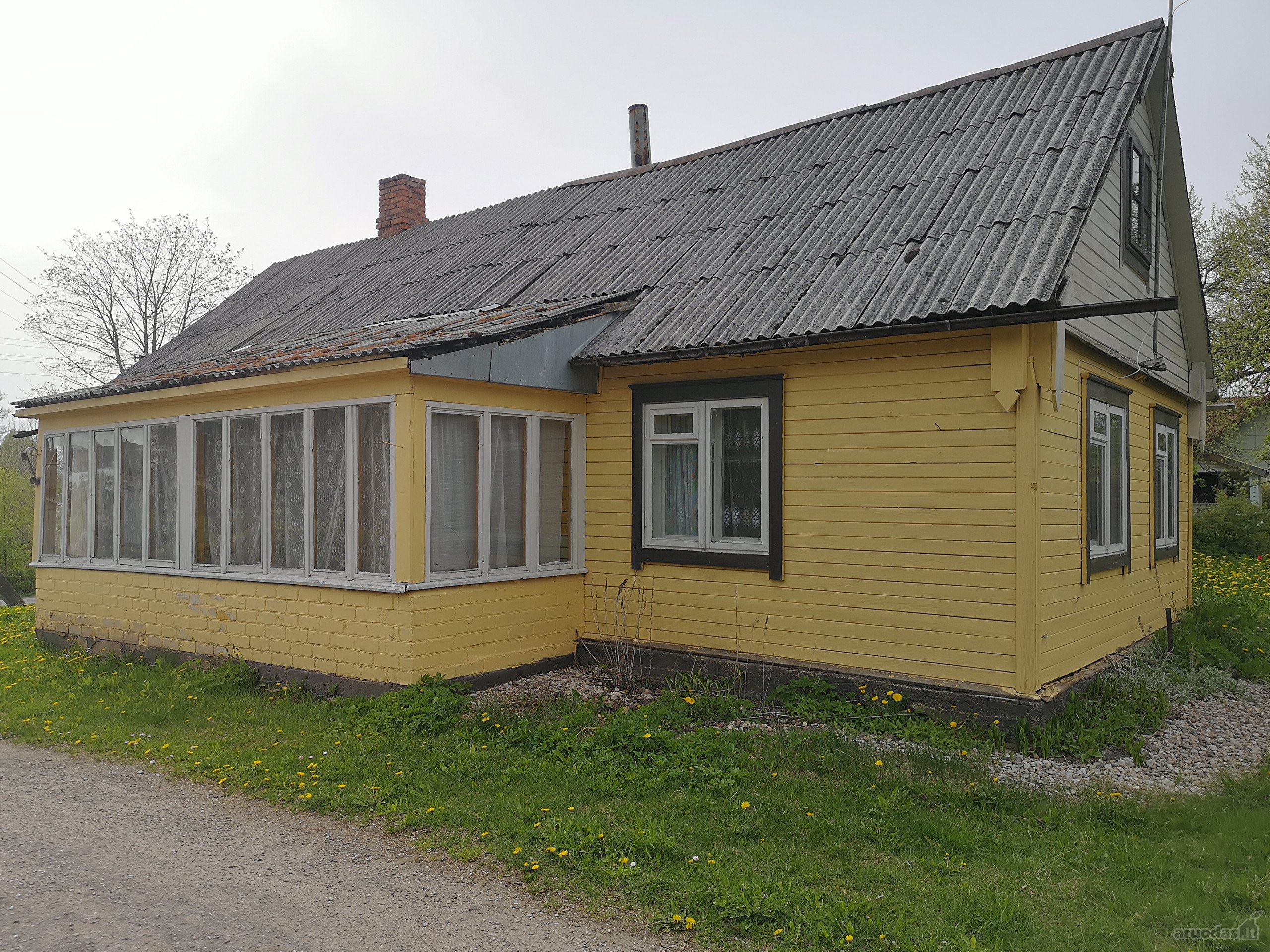 Parduodamas 4 kambarių gyvenamasis namas