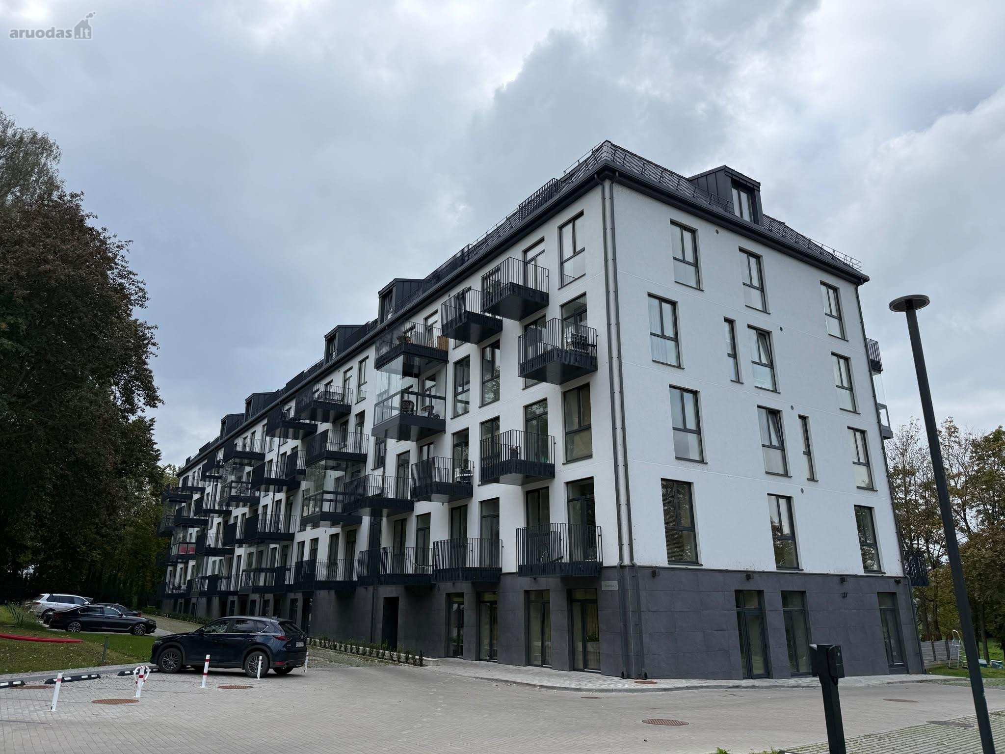Išnuomojamas šiuolaikiškai, pilnai su visais
