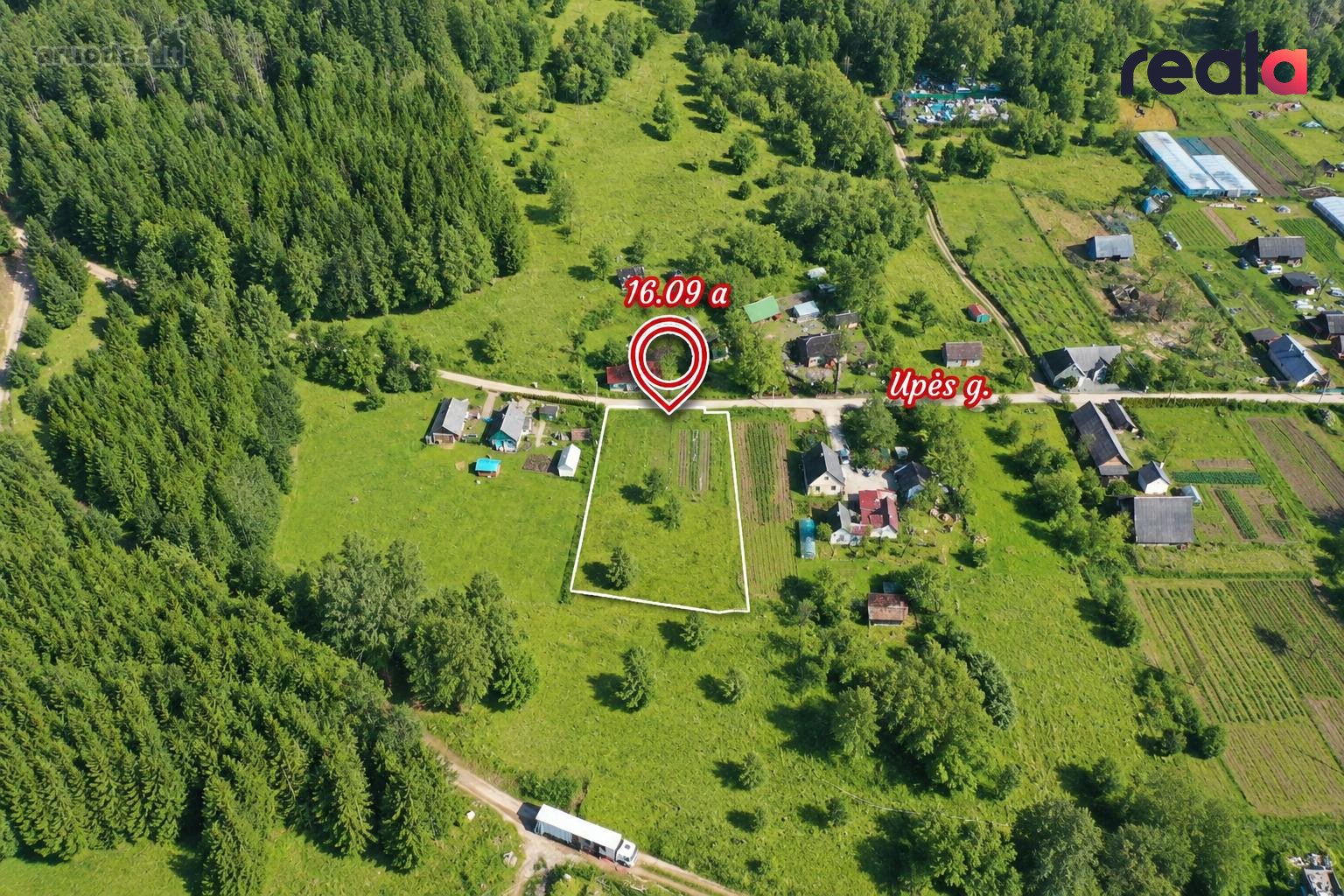 Šalia Neries upės ir Griovių geomorfologinio