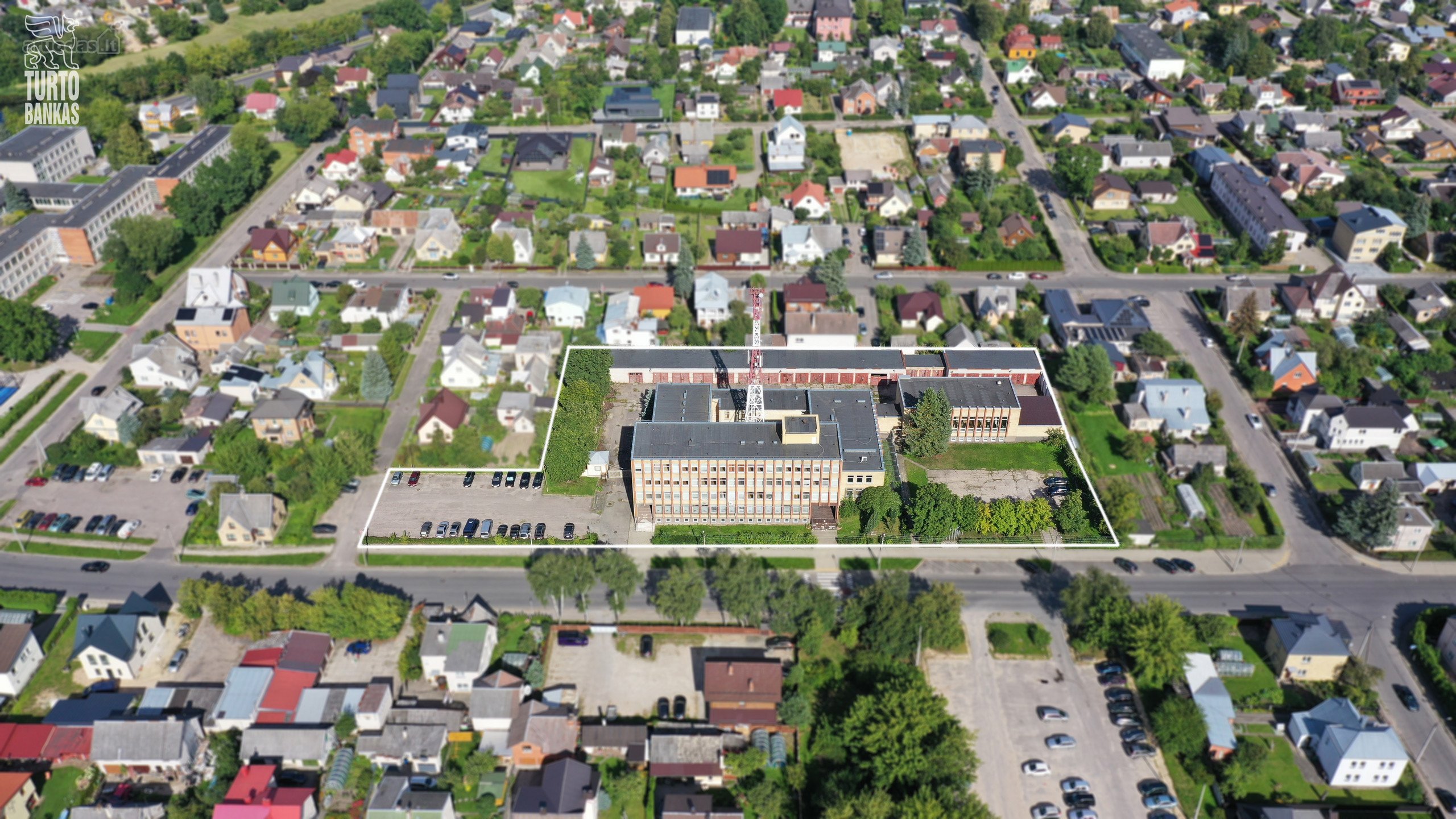 Pastatų kompleksas su žemės sklypu