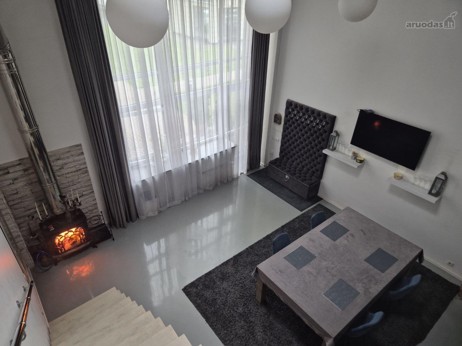 Išskirtinis 100 m² bustas su ~6 m aukščio