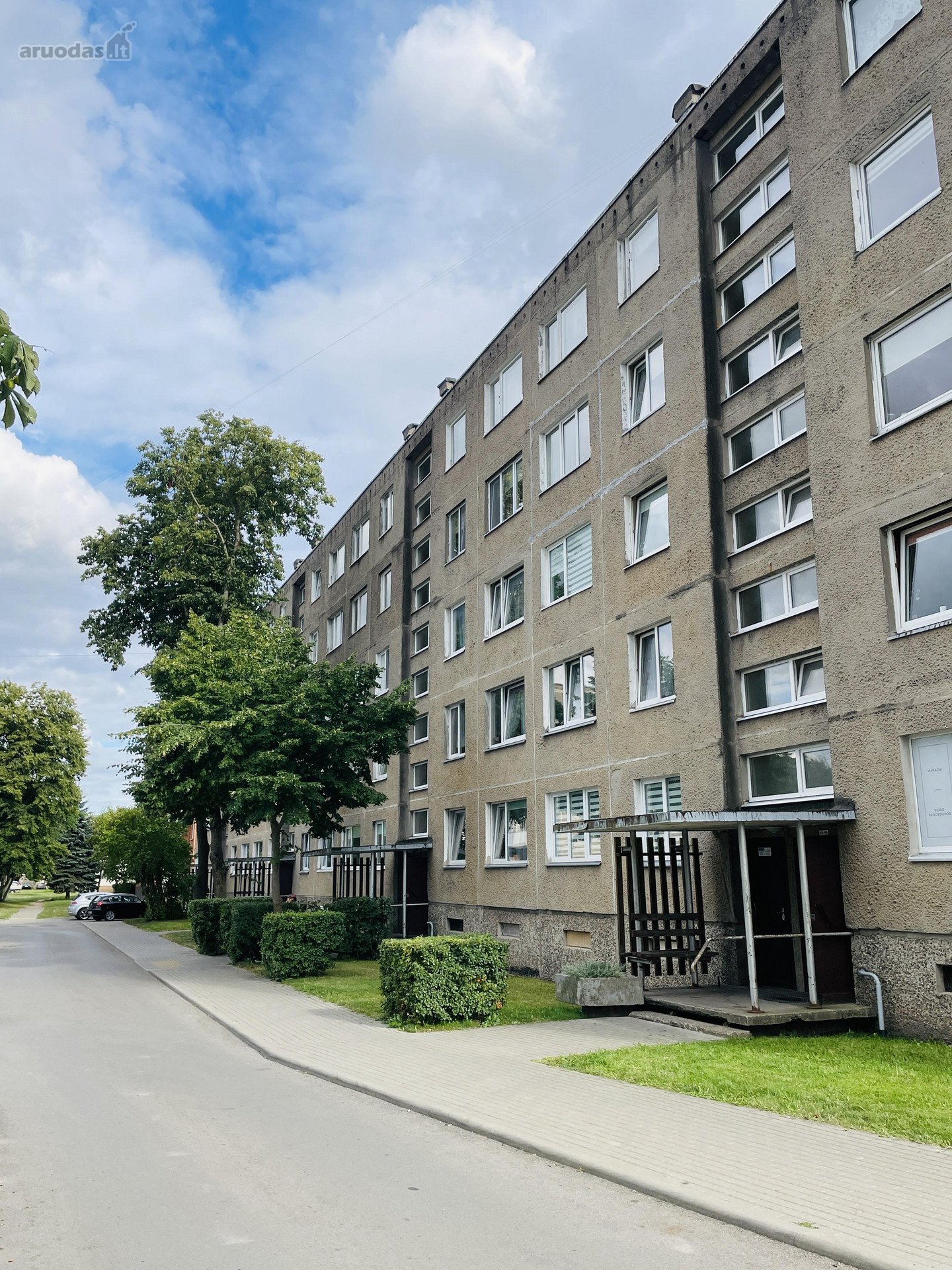Parduodamas šviesus ir šiltas 3 kambarių 60