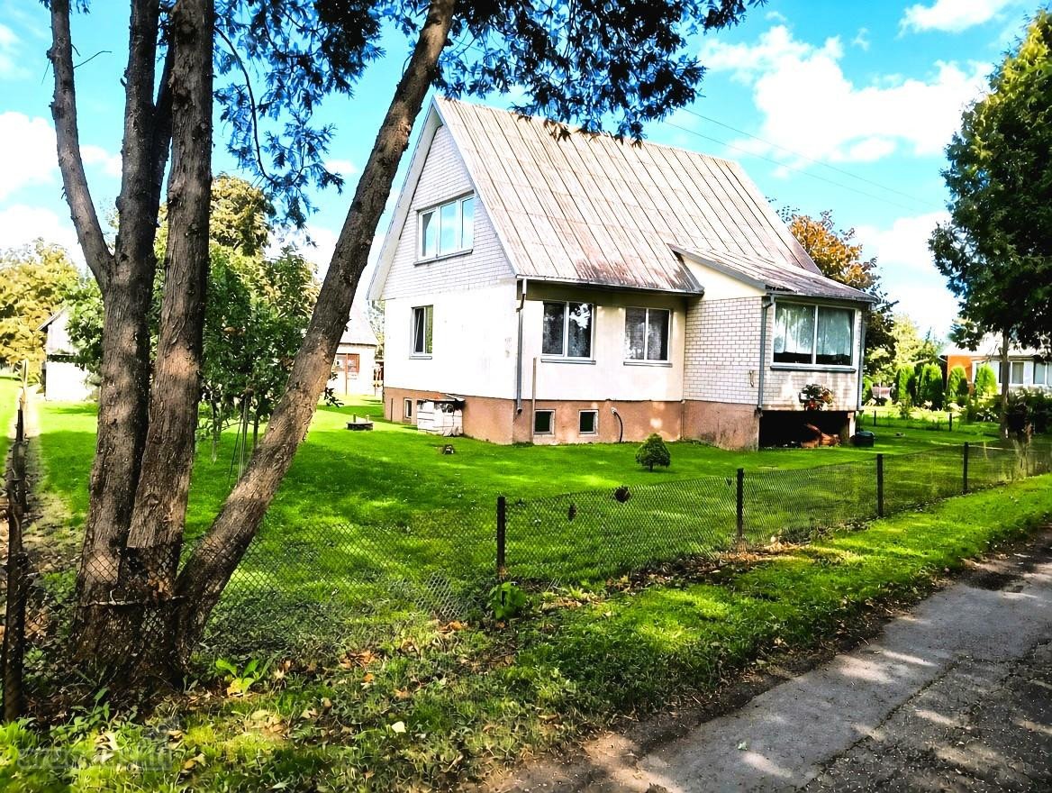 Parduodamas Tvarkingas 183 m² namas su 18 a