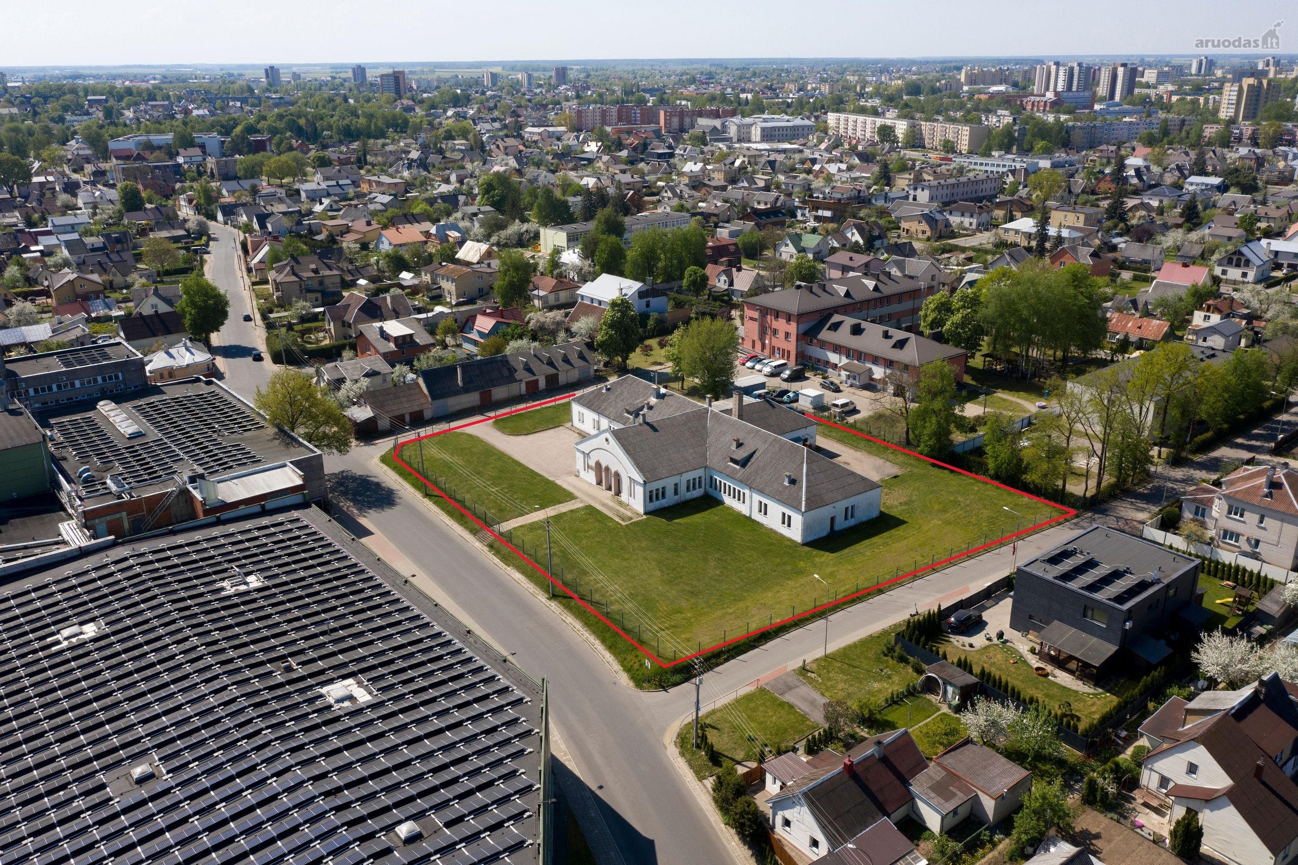 Nuomojamas 1000 m² Komercinis Objektas Su 40