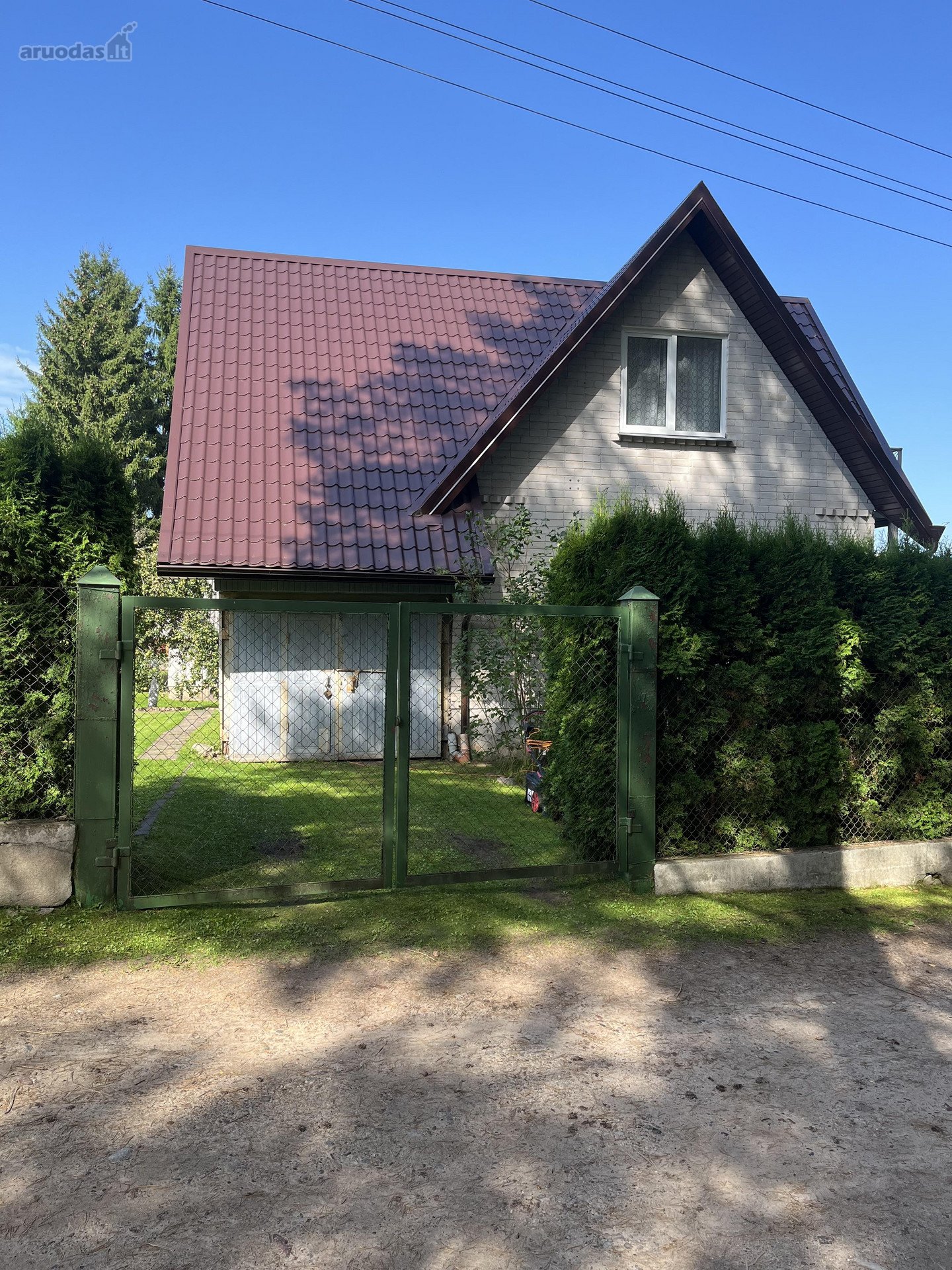 Nuo namo iki Vilniaus m. ribos 10 km.