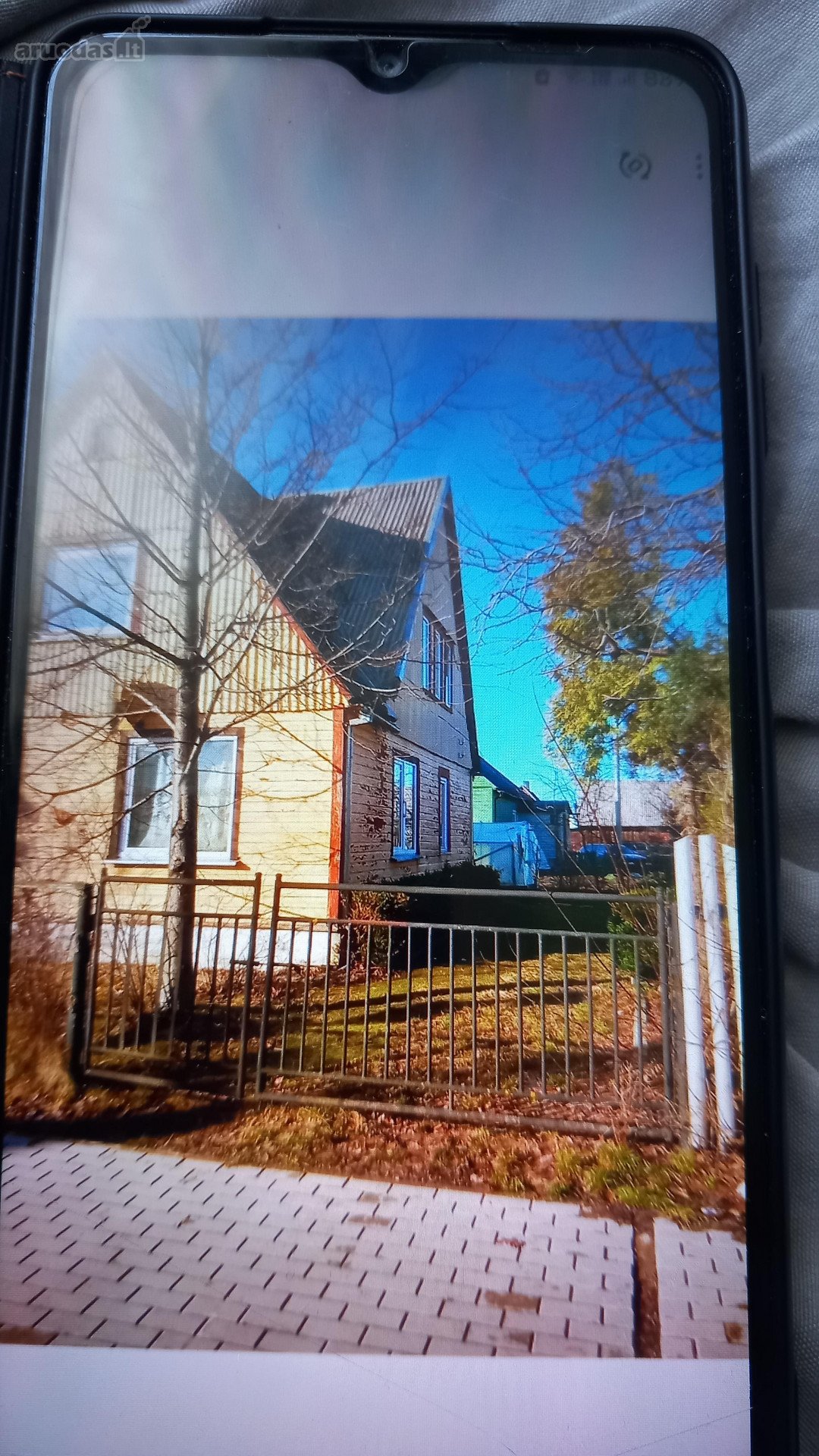 Parduodu tvarkingą namo dalį per du aukštus