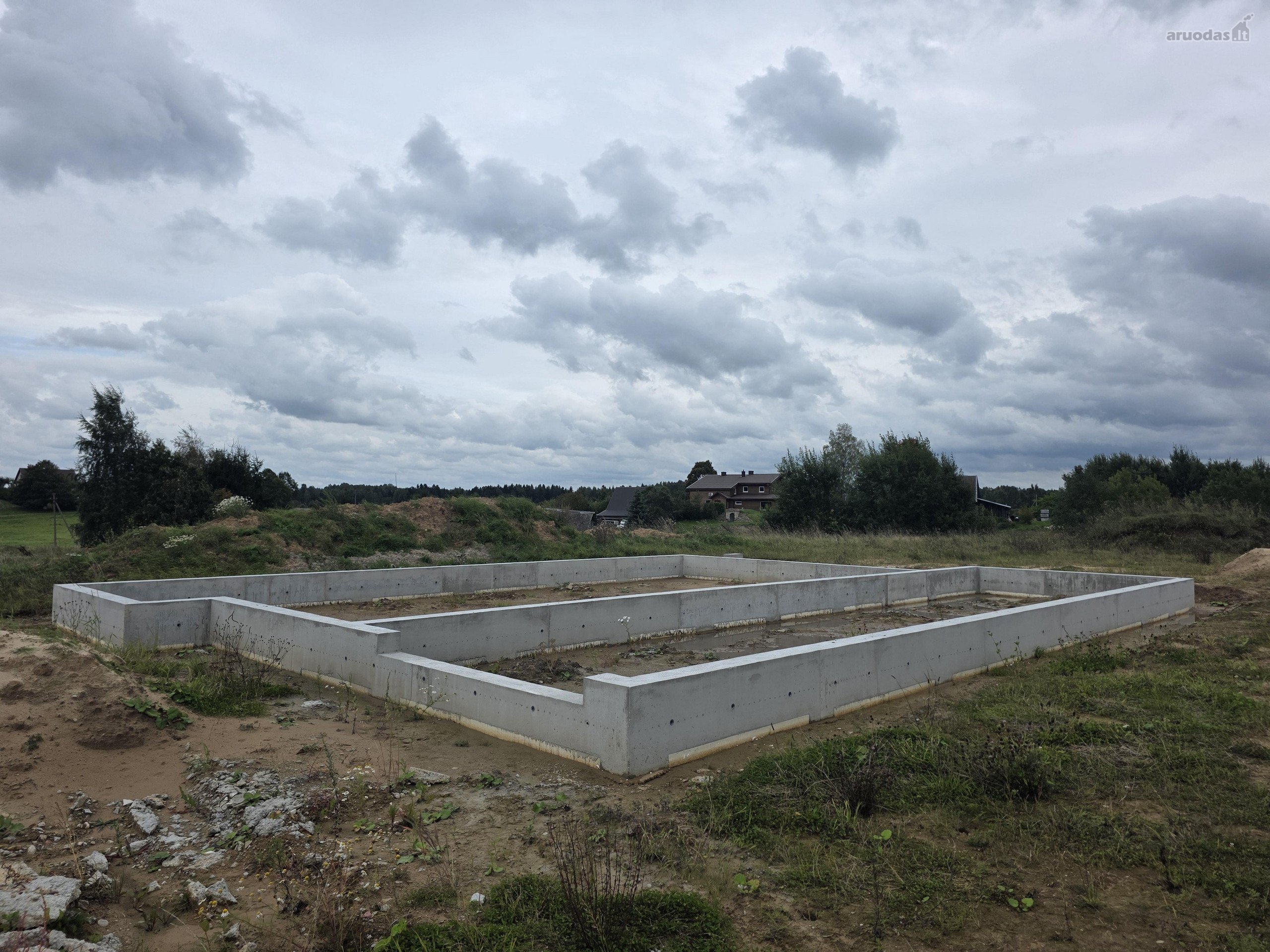 Parduodamas sklypas su namo projektu (147kv)