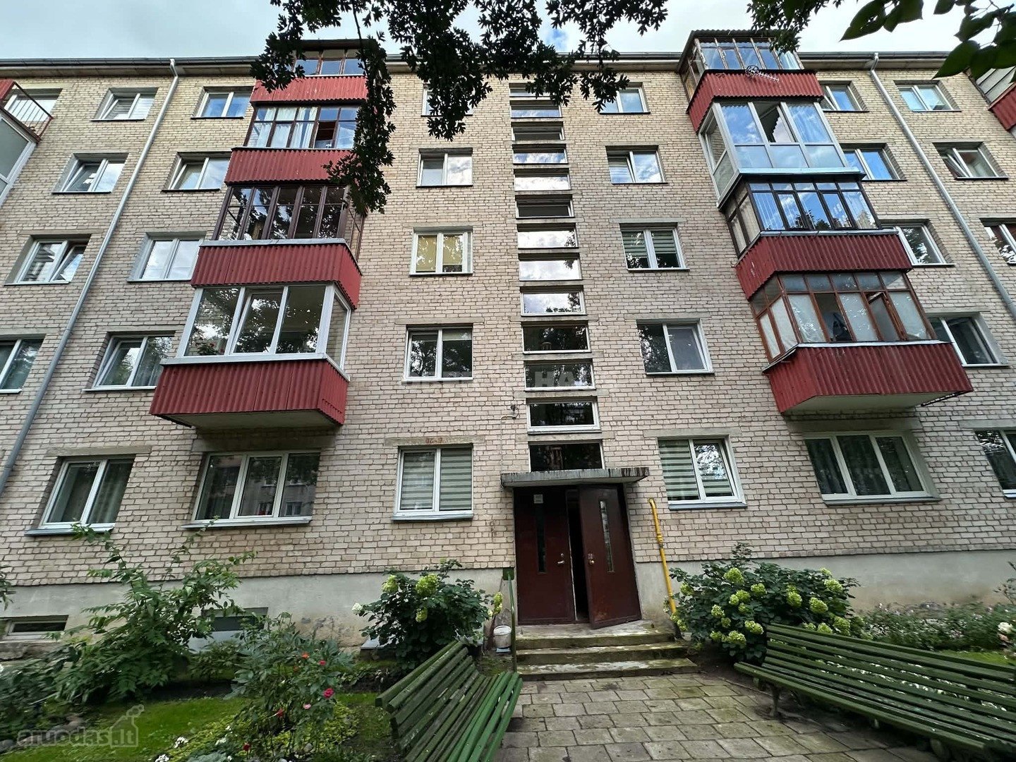 Parduodamas tvarkingas 2-jų kambarių butas