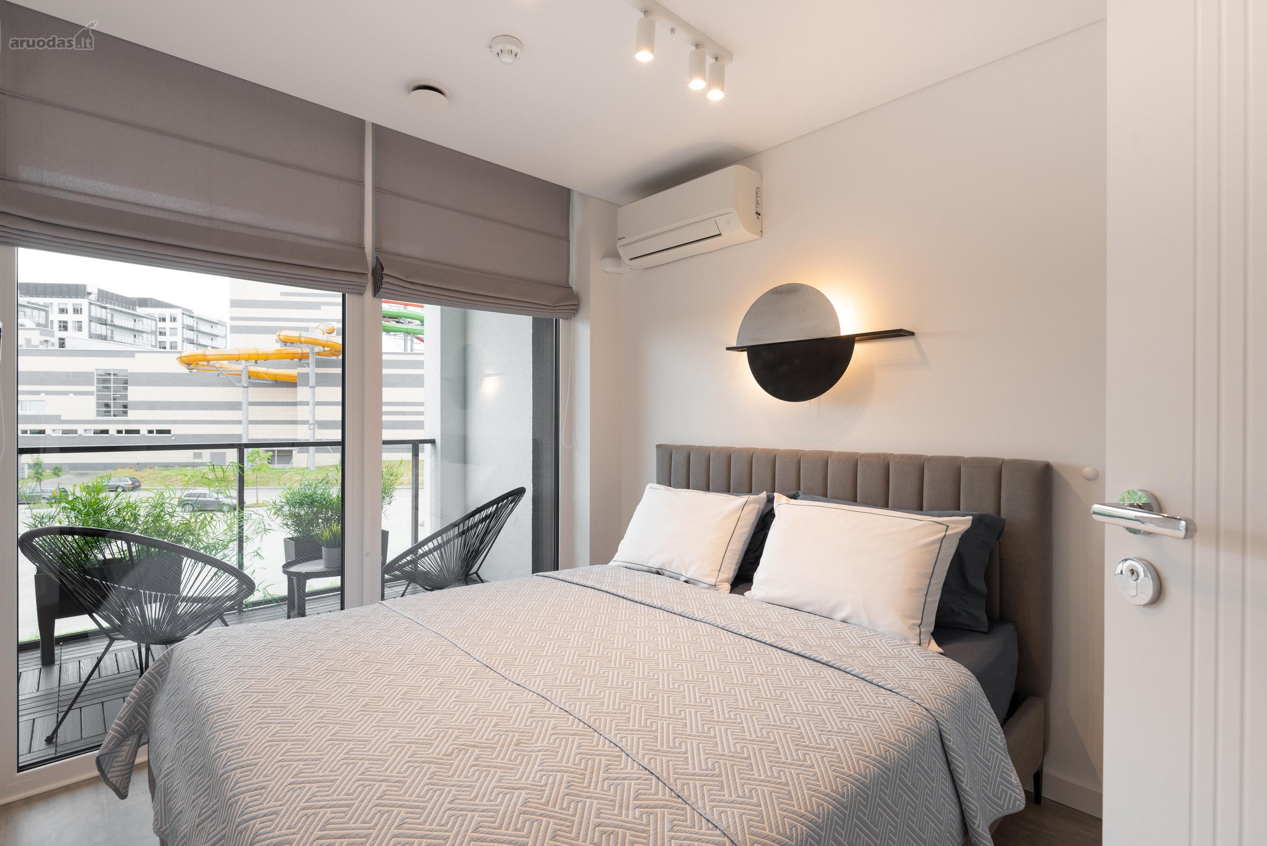 Modernus 2 Kambarių Apartamentas Su 8 M²