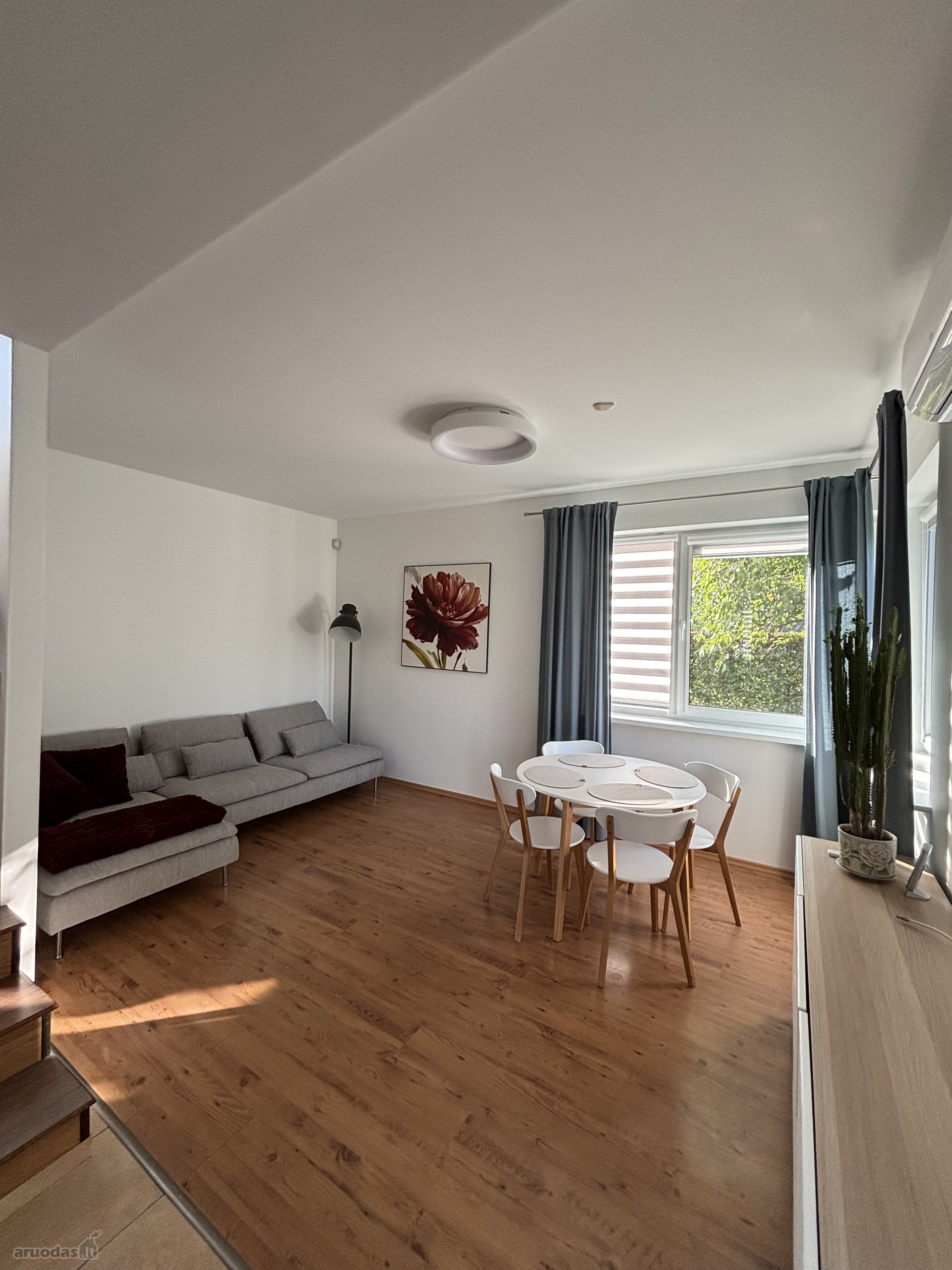 Nuomojamas dviejų aukštų namas, esantis 1 km