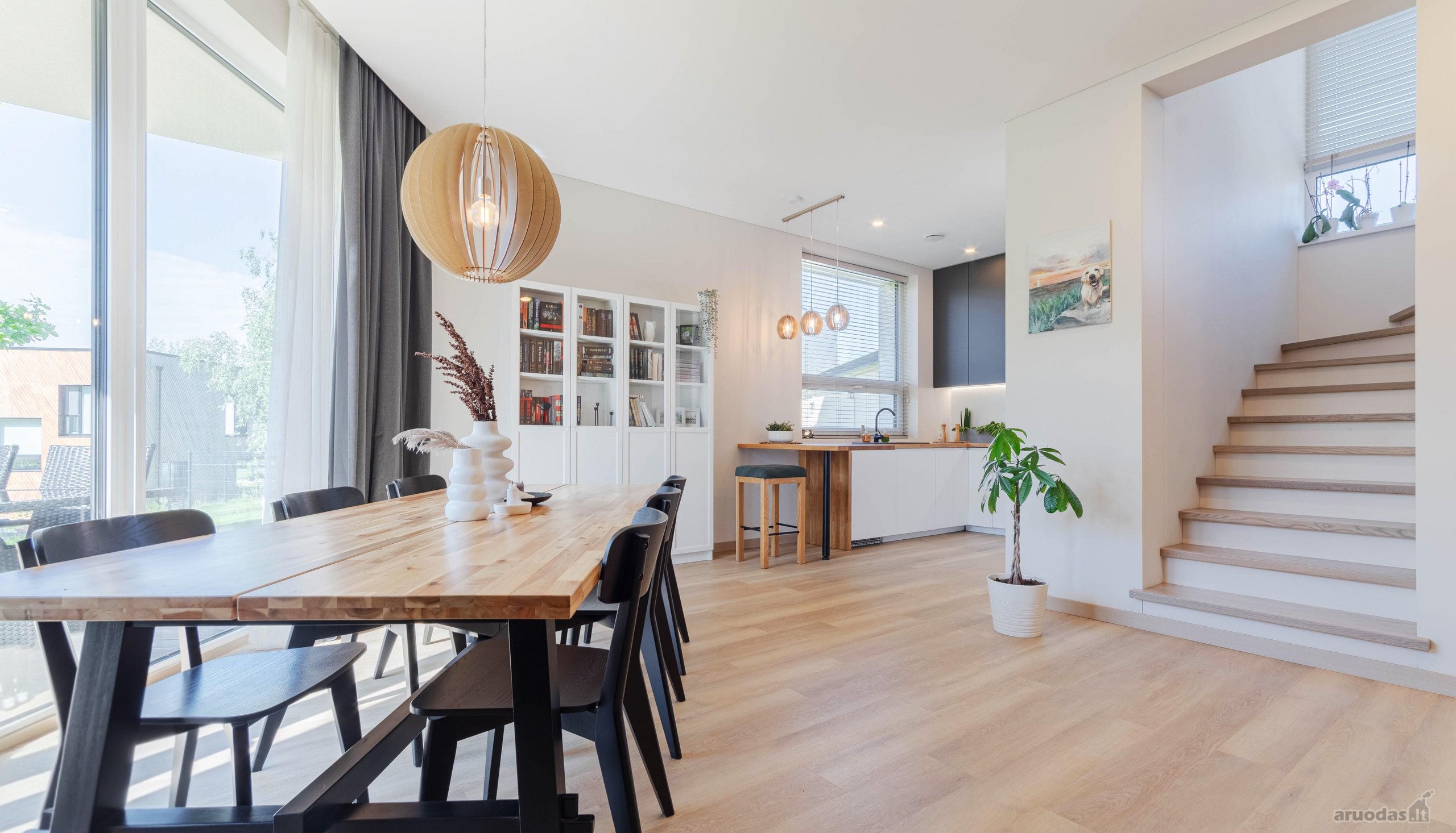 Nuomojamas moderniai įrengtas namas saugioje