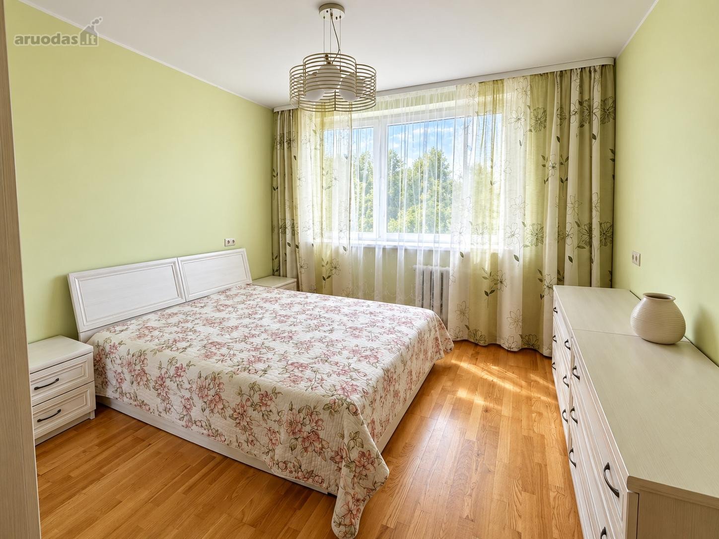 Parduodamas 2 kambarių butas Stasiūnuose