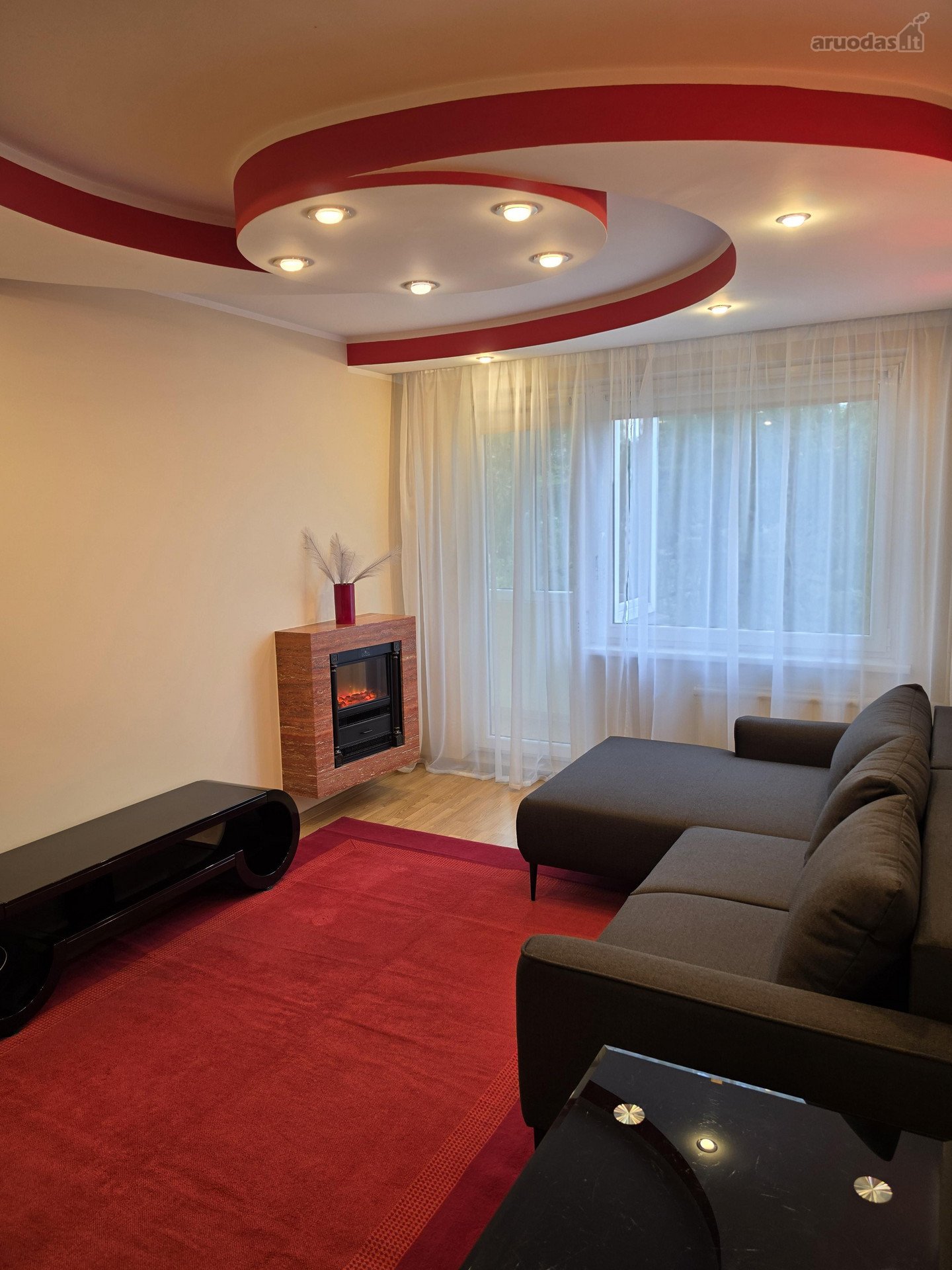Išnuomojamas įrengtas 3 kambarių (64m2) butas