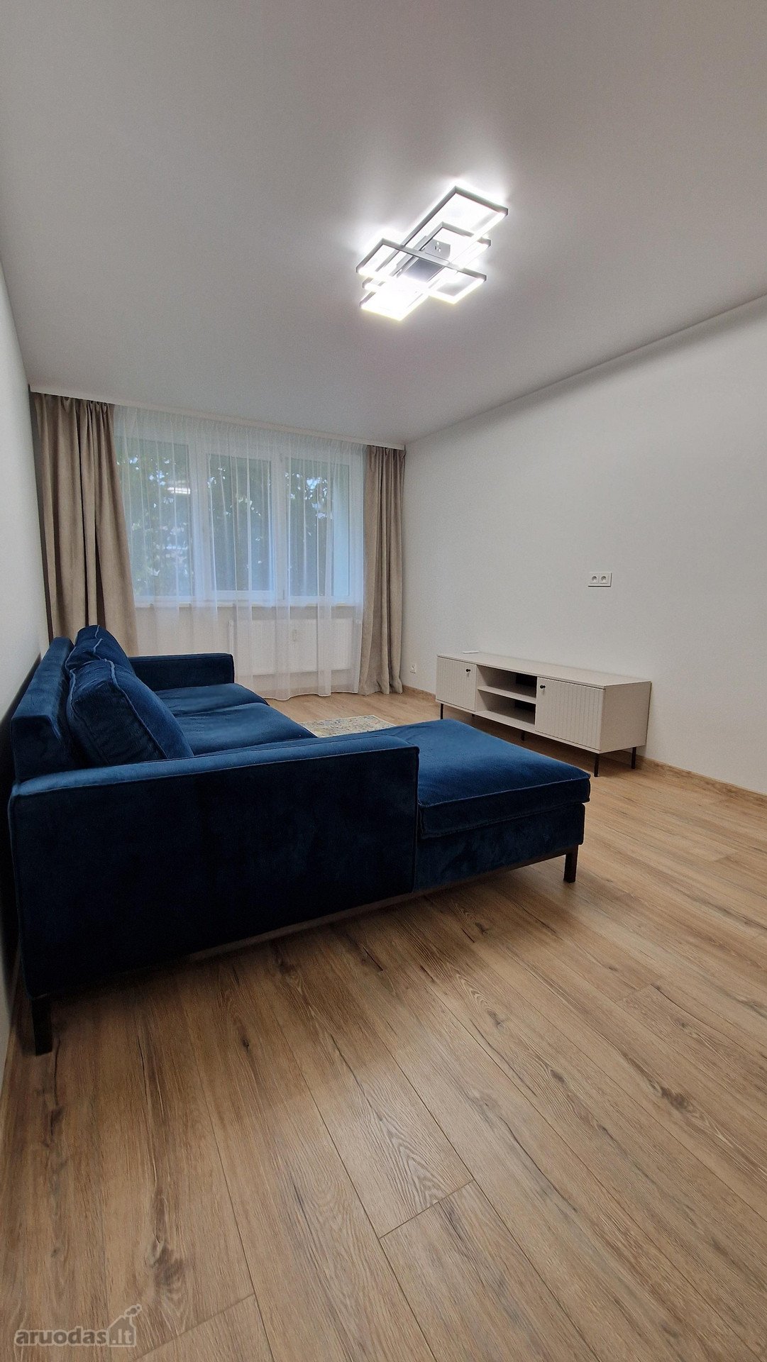 Nuomojamas naujai įrengtas 2 kambarių butas