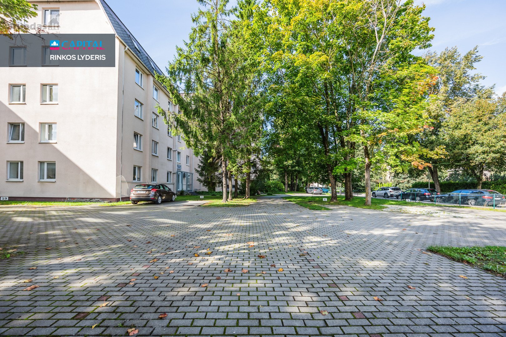 Bangų g. parduodamas erdvus keturių kambarių