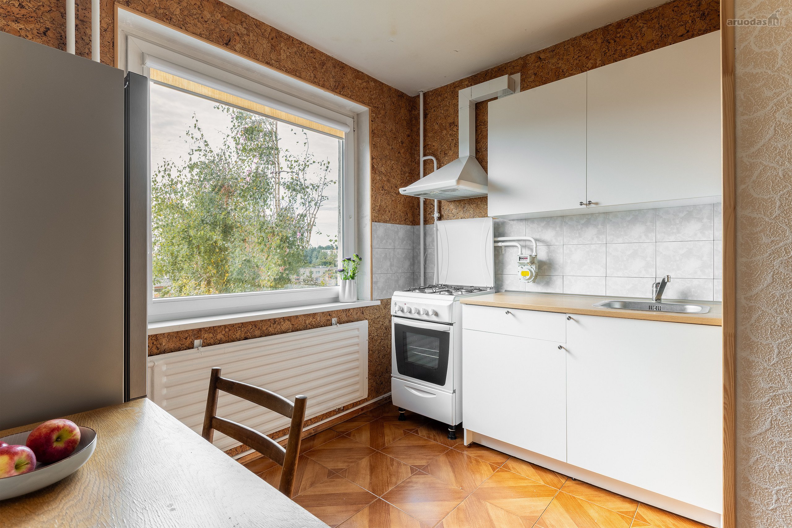 Parduodame erdvų, labai šviesų vieno kambario