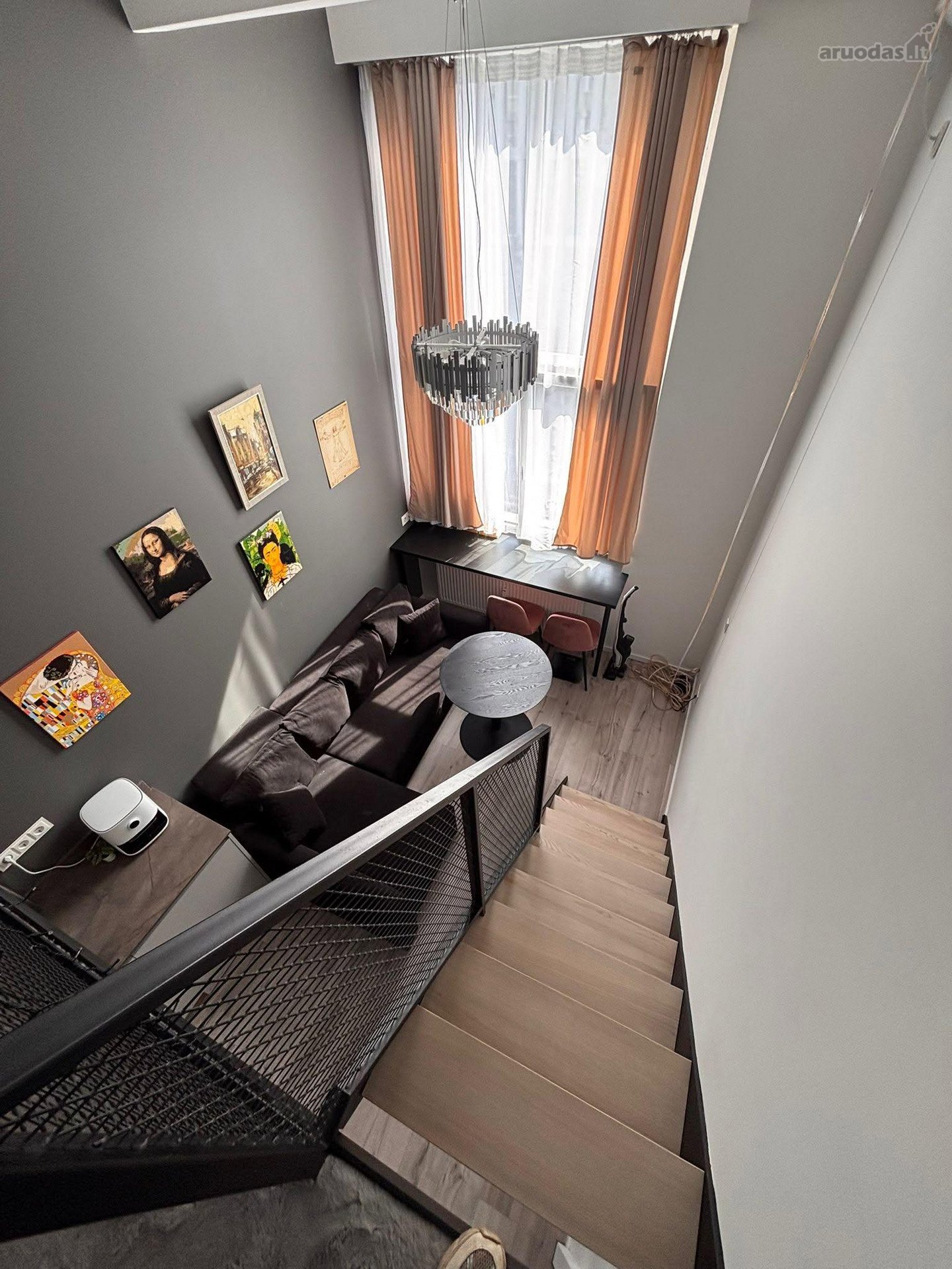 Jaukus dviejų aukštų loftas Naujamiestyje –