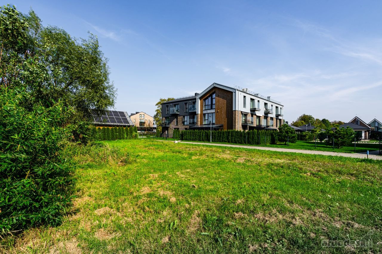15 arų sklypas uždarame, pilnai sutvarkytame