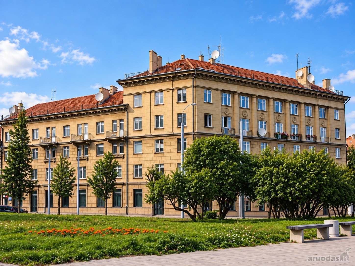 Nuomojami funkcionalūs kabinetai ir cokolinės