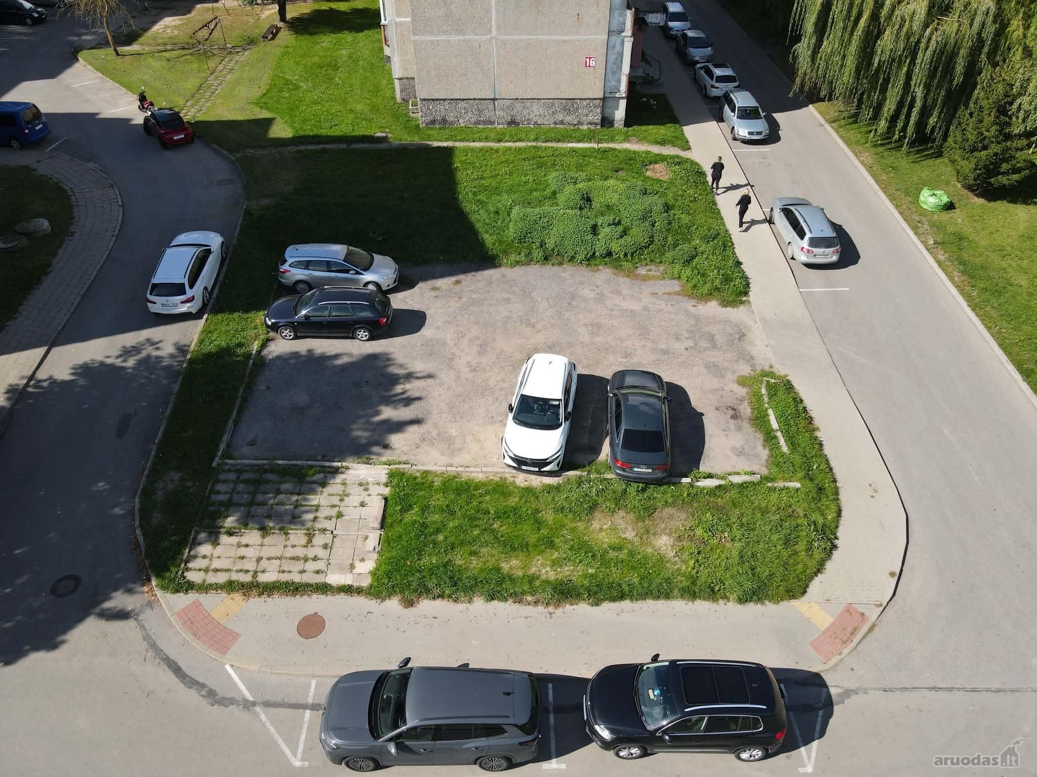 Parduodama asfaltuota aikštelė apie ( 250 m2