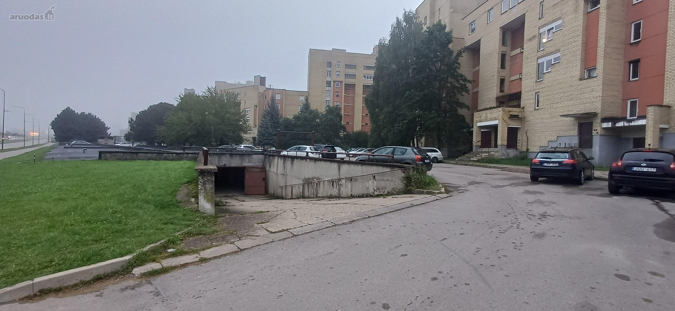 Nuomuojamas sausas pozeminis garazas.