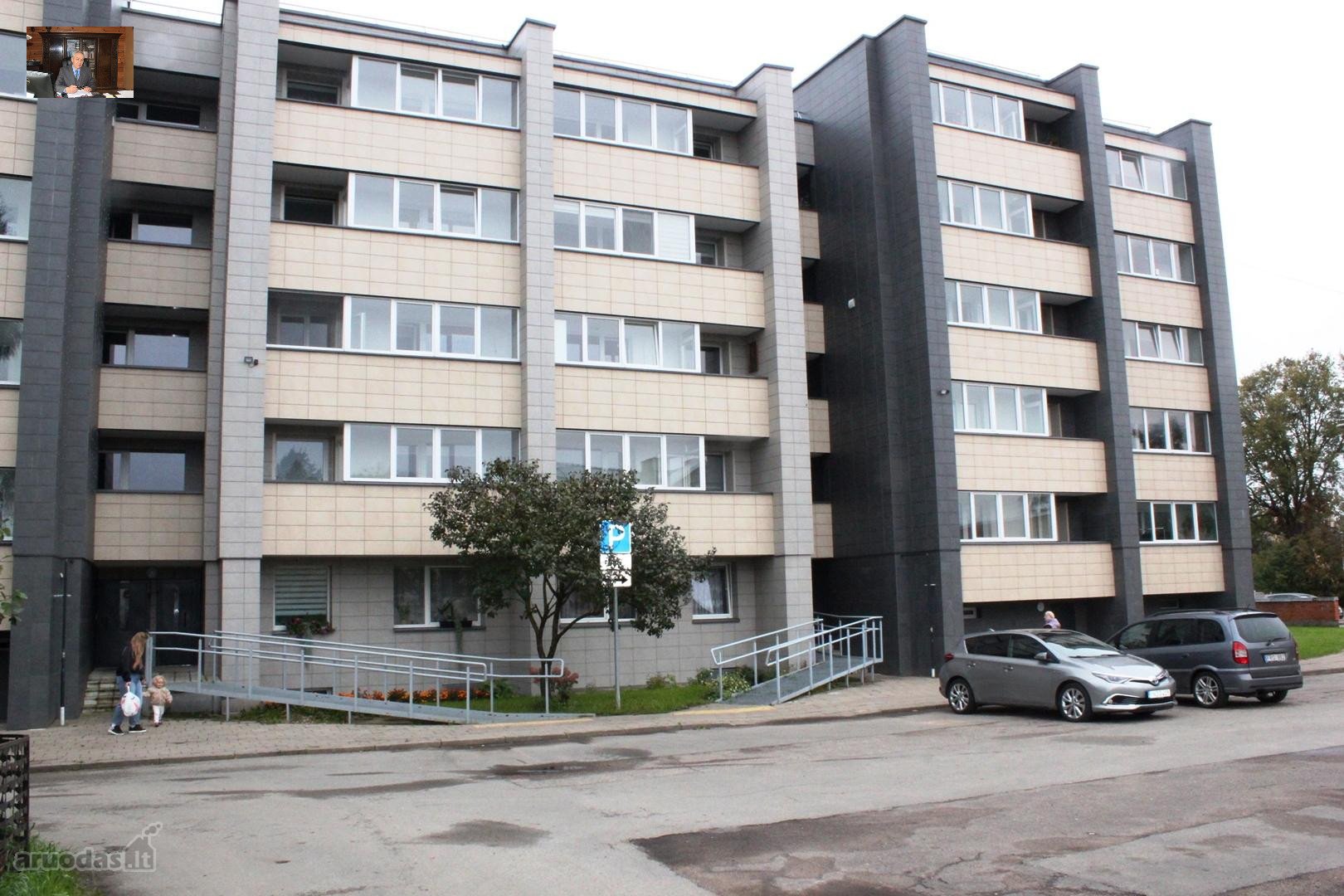 Naujai renovuotame name, erdvus 1 kambario