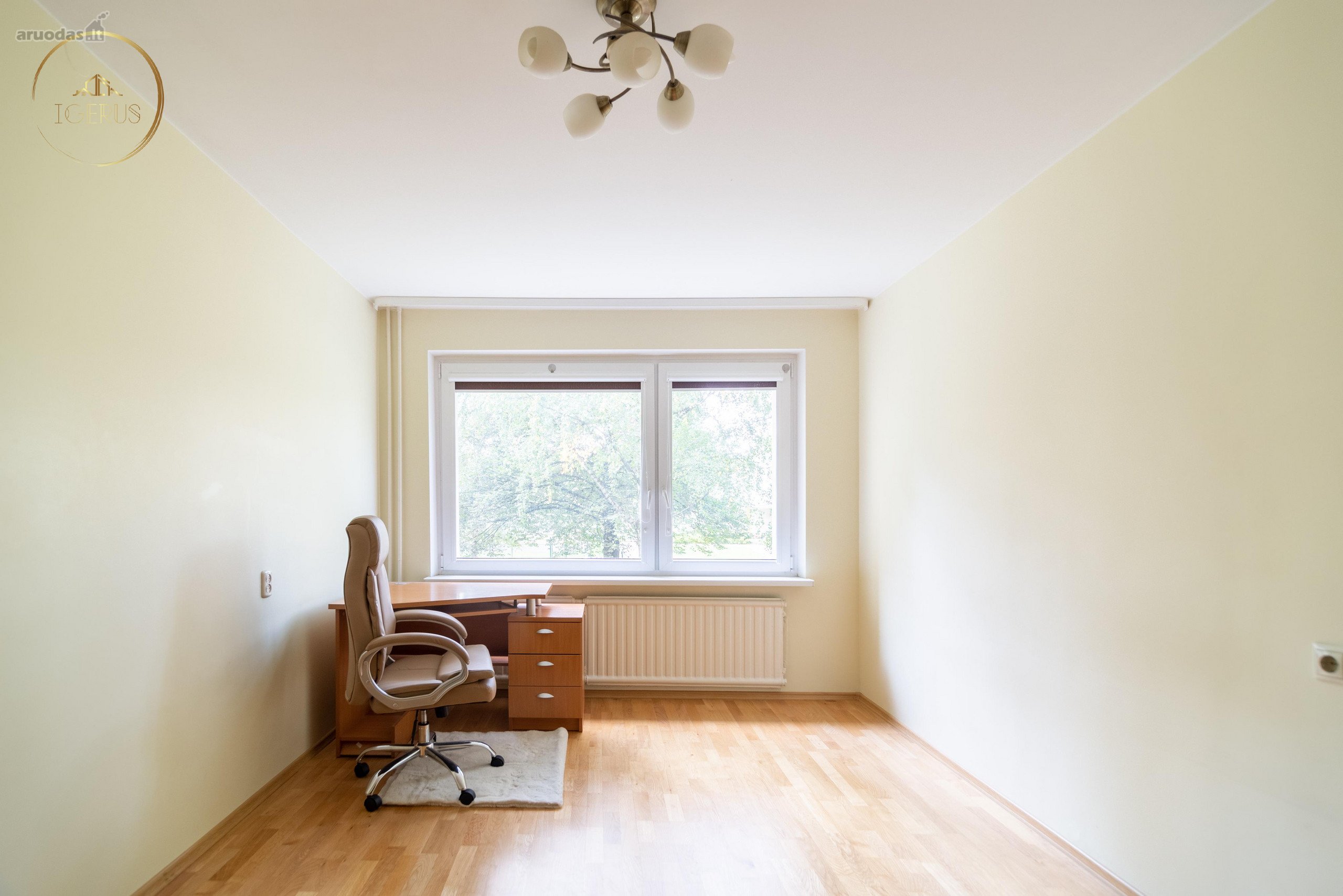 Renovuotame name Žirmūnuose, prie Neries upės
