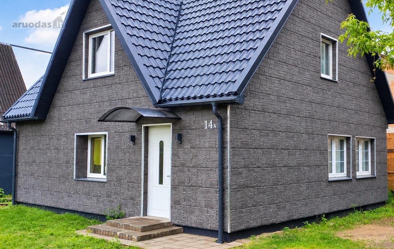 Parduodamas 2 aukštų renovuotas namas Šilainiuose.