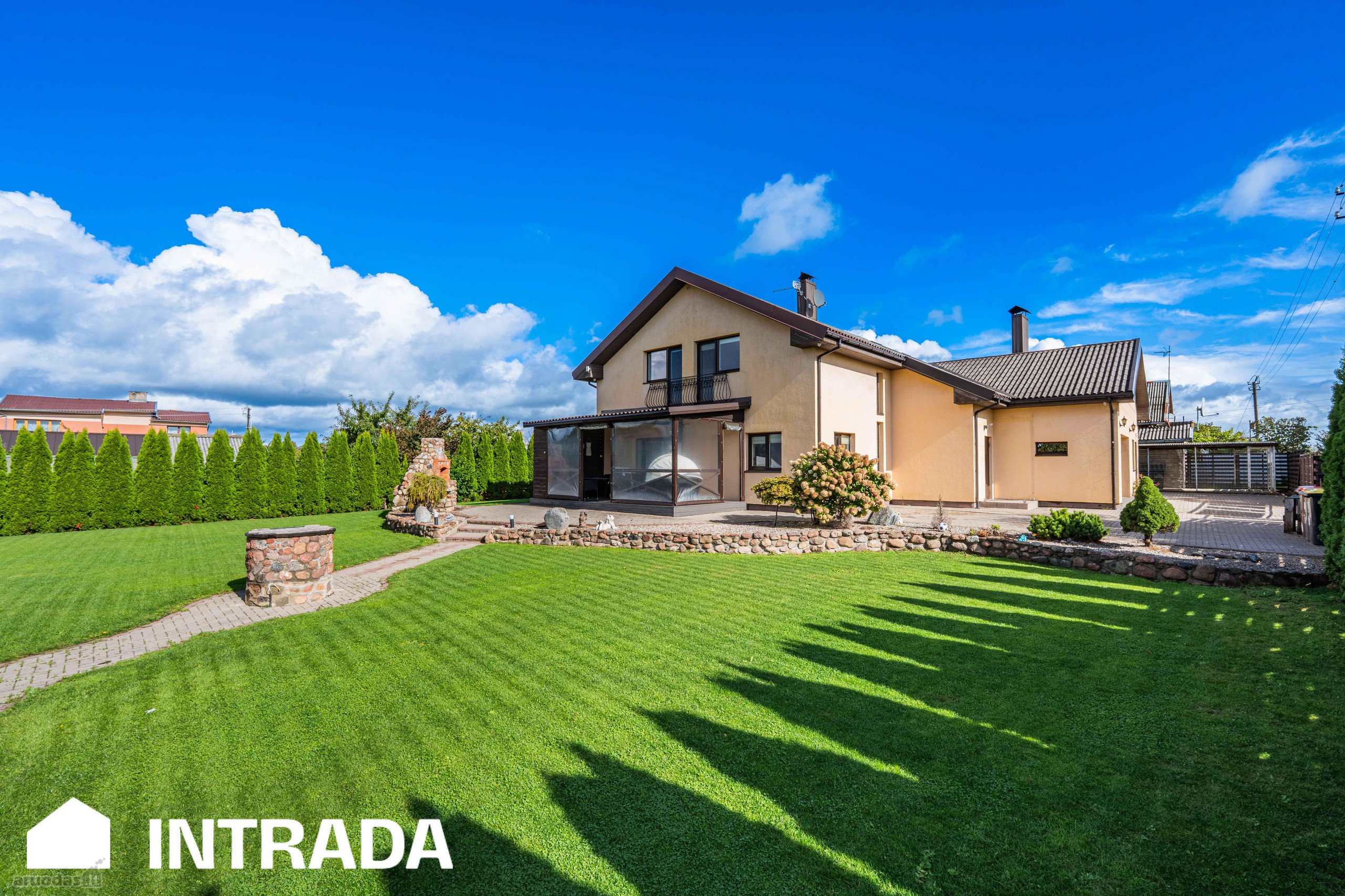 225 M² Gyvenamasis Namas Su Pirtimi, Garažu