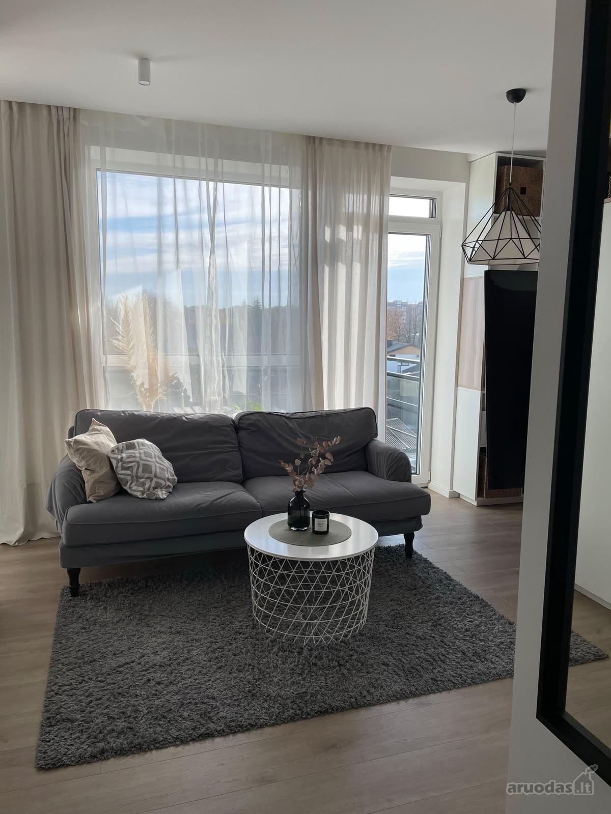 Nuomojamas šviesus ir jaukus 33 m² butas,
