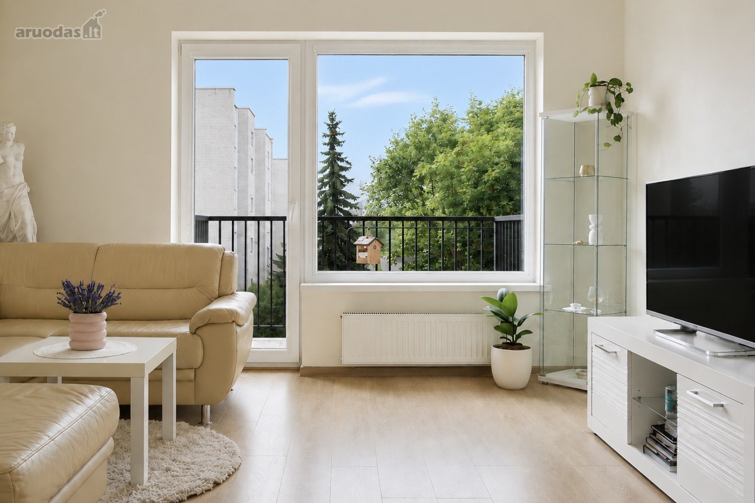Parduodamas 61 m² 3 kambarių butas, per du