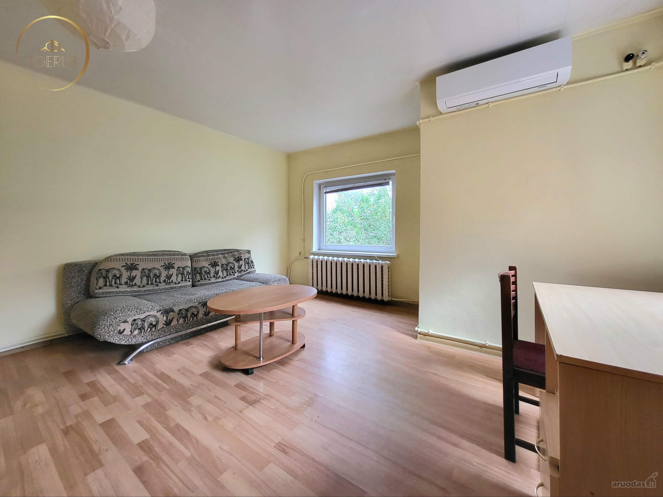 Išnuomojamas 1 kambario butas su kiemeliu,