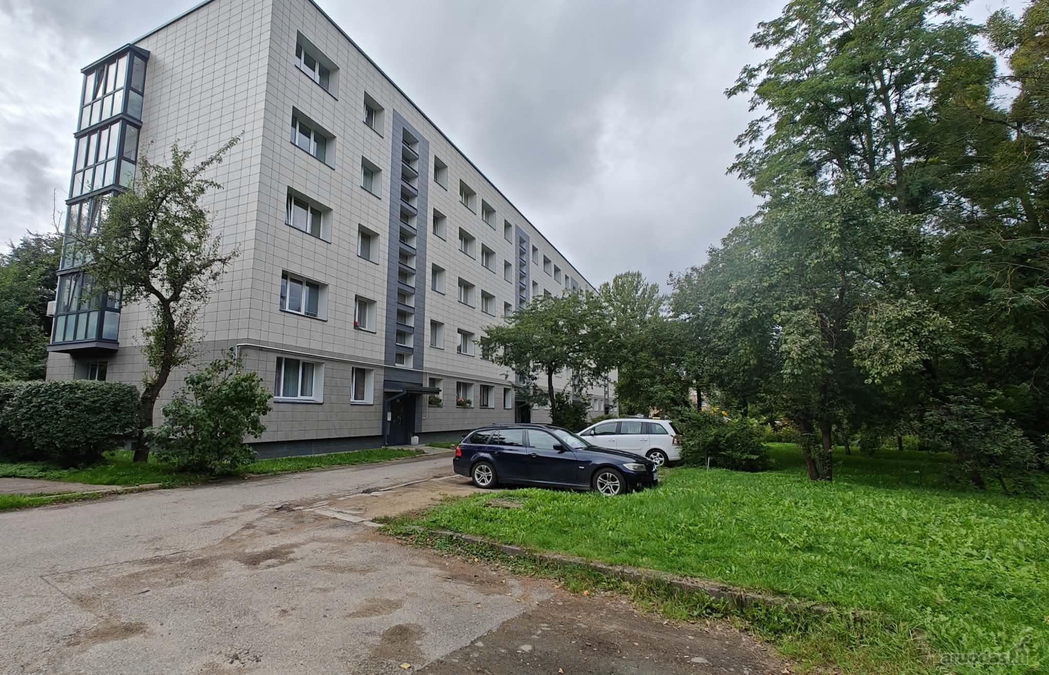 Parduodamas 2 Kambarių Butas Renovuotame Name