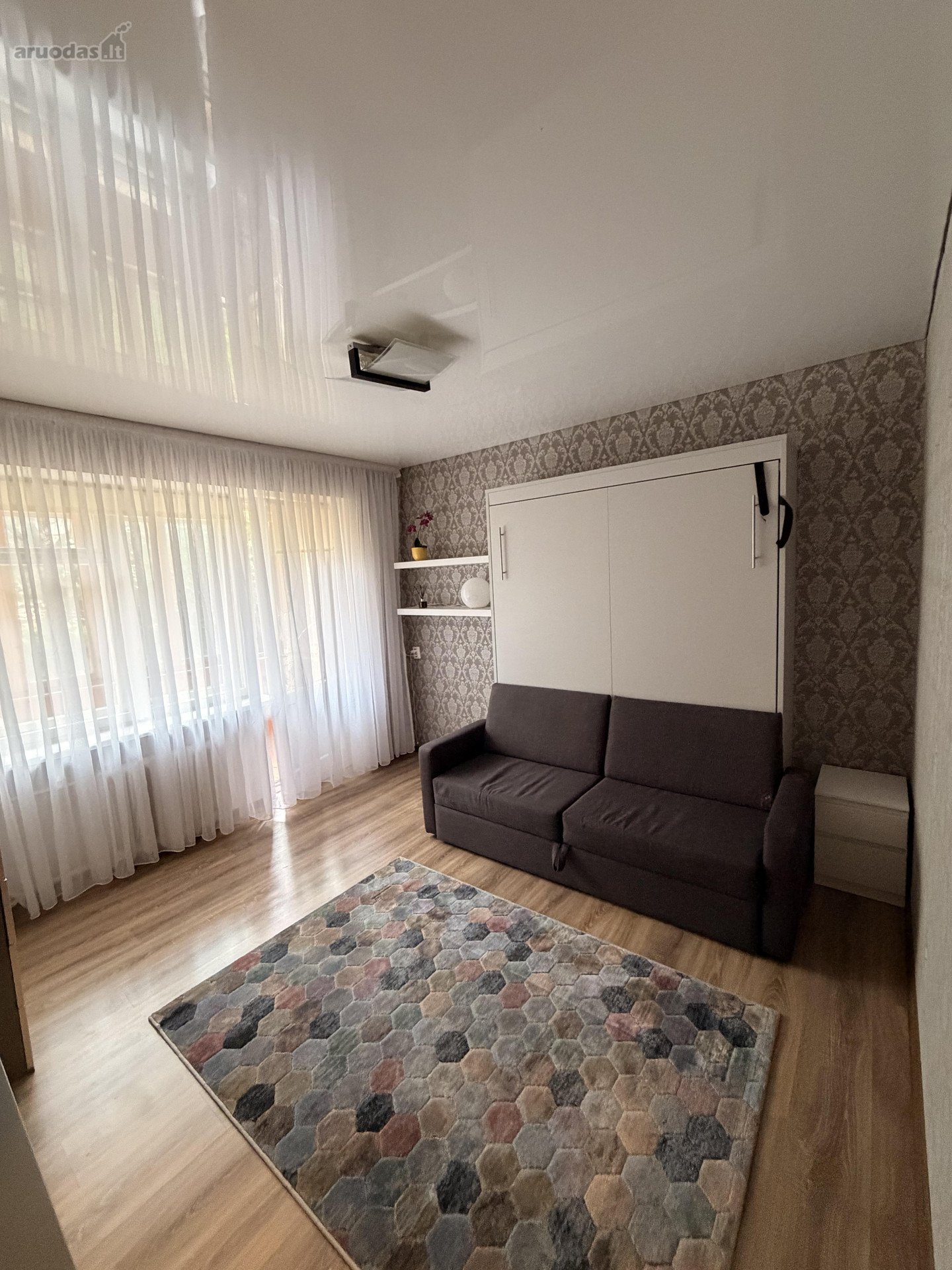 Išnuomojamas jaukus ir erdvus 2 kambarių