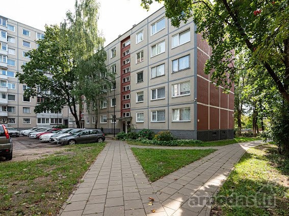 Vilniuje, Karoliniškių mikrorajone, ramioje