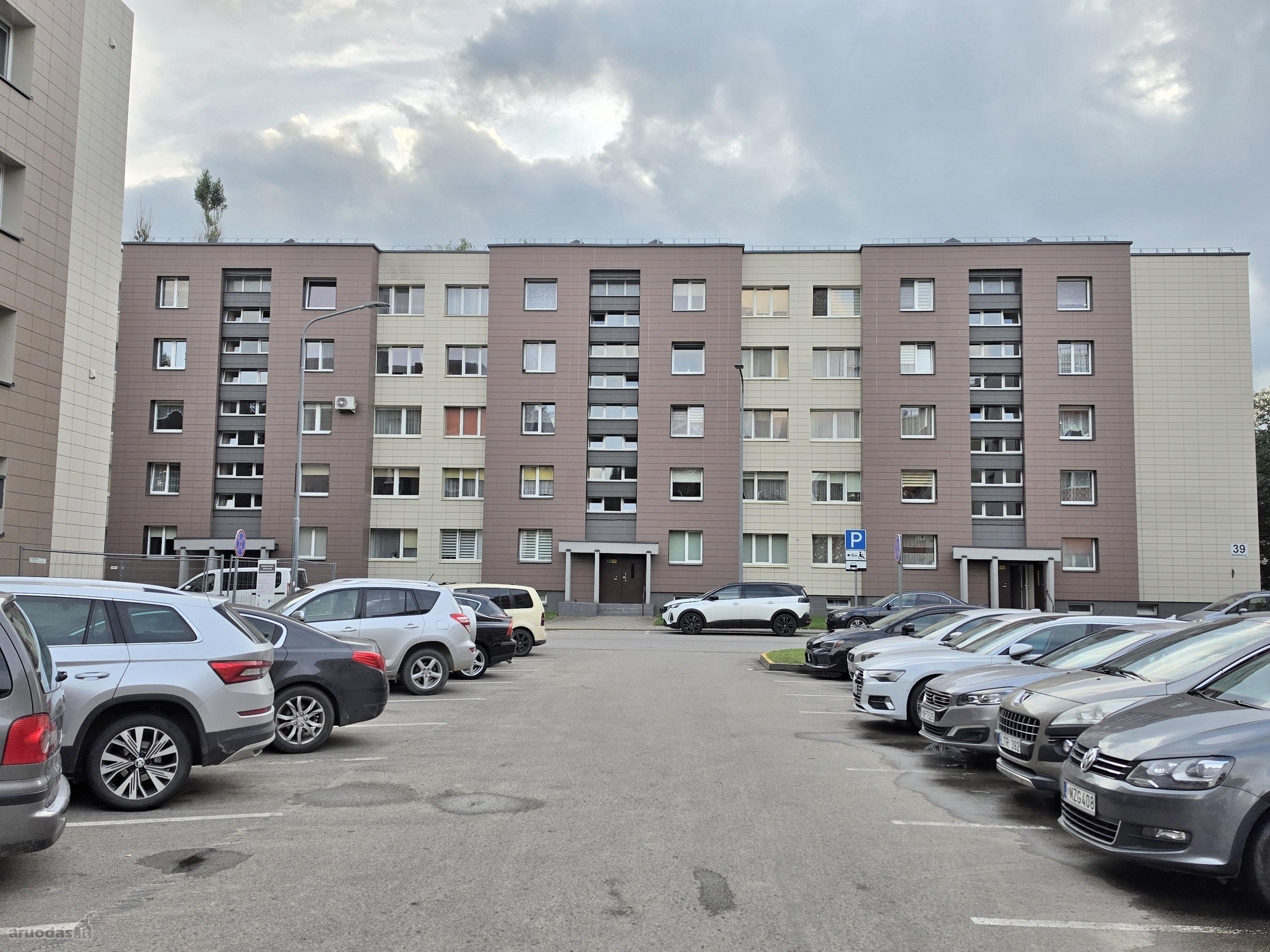 Parduodamas erdvus 3 nepereinamų kambarių