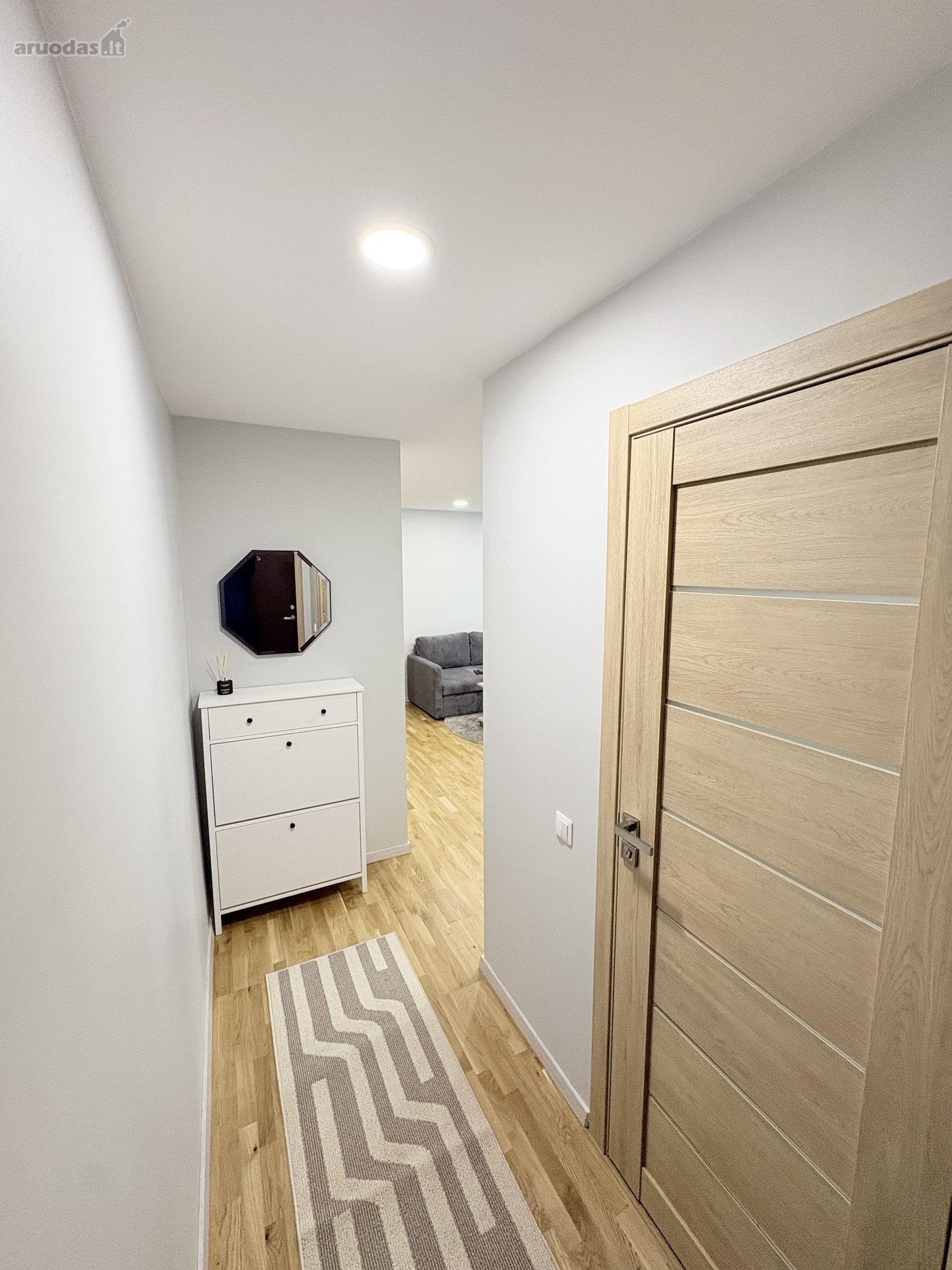Išnuomojamas Naujai Suremontuotas 2 Kambarių