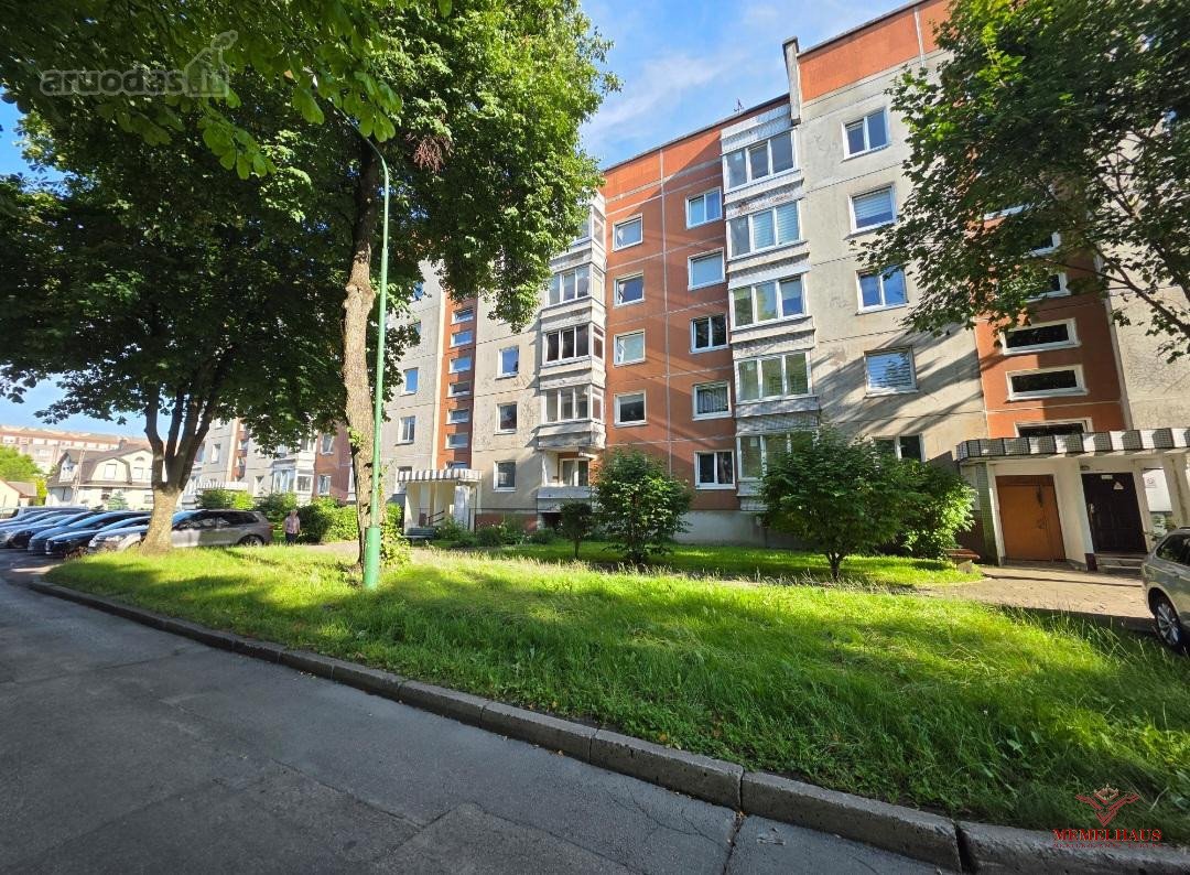 Parduodamas erdvus 3 kambarių butas su holu