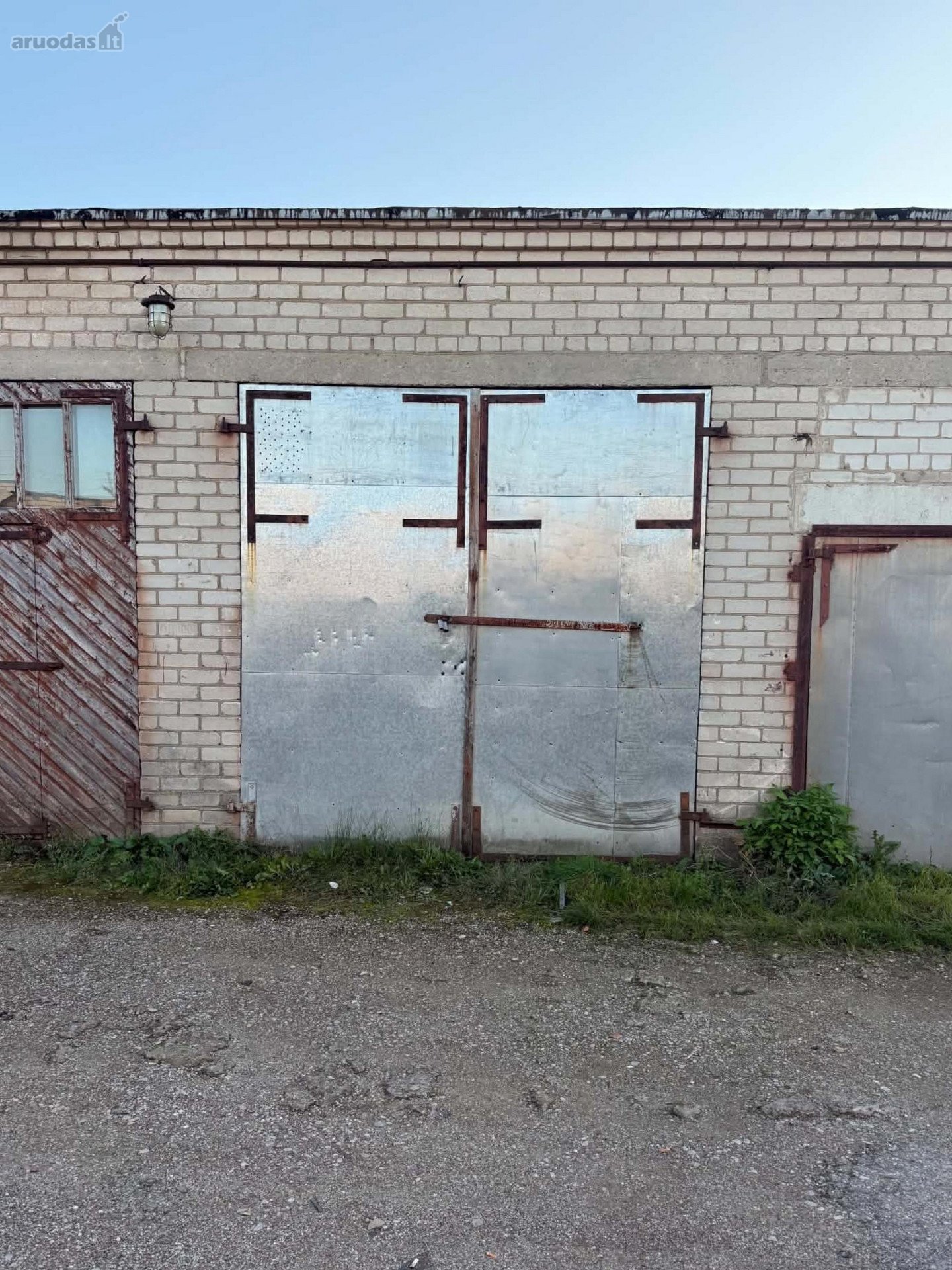 Parduodamas 30,11 m² ploto mūrinis garažas,