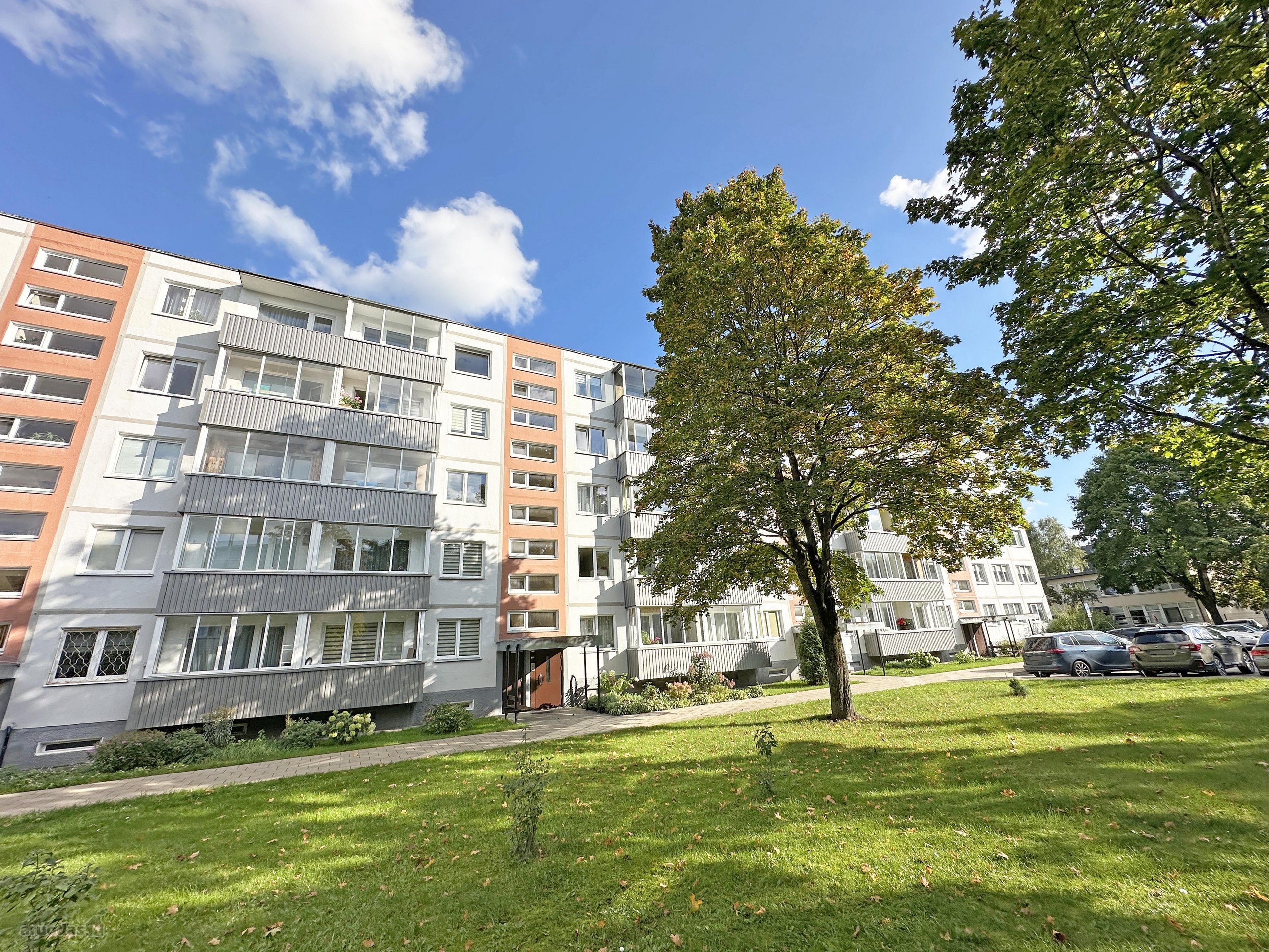 Parduodu 2 kambarių butą Žirmūnų g. 15,