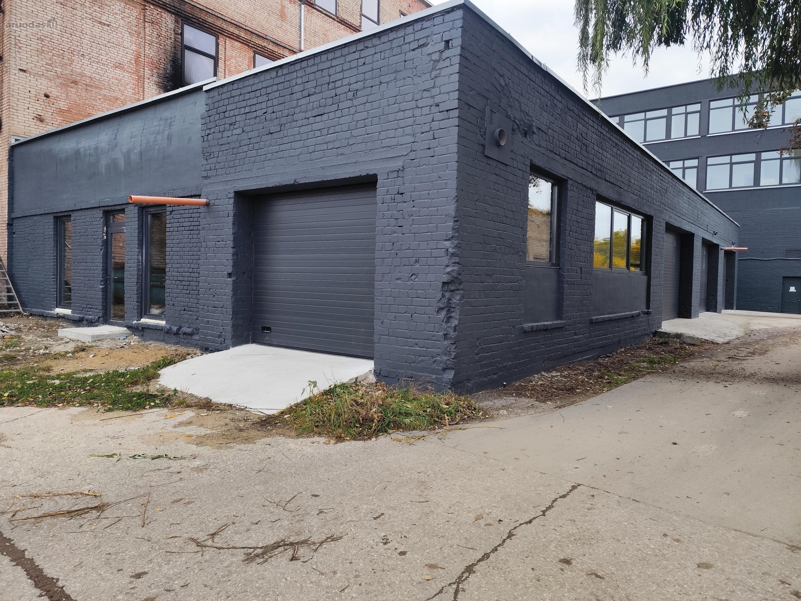 Nuomojamos komercinės paskirties patalpos 140m2.