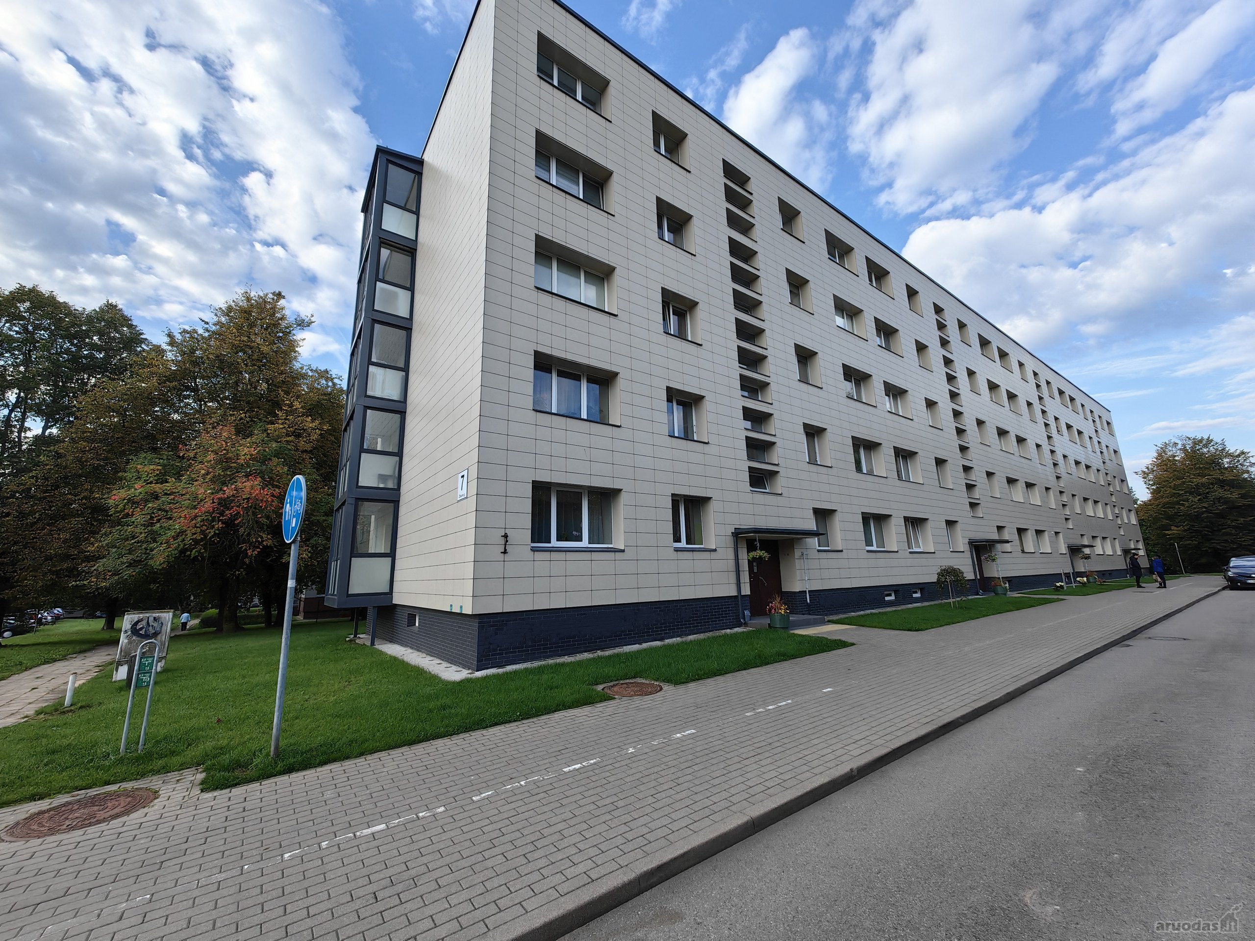 2 kambarių butas 1 aukšte su labai dideliu
