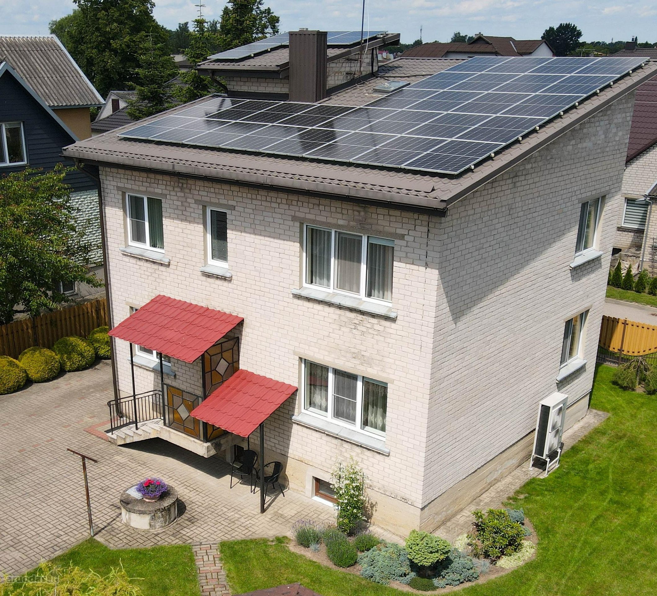 Parduodamas erdvus 2 aukštų gyvenamasis namas