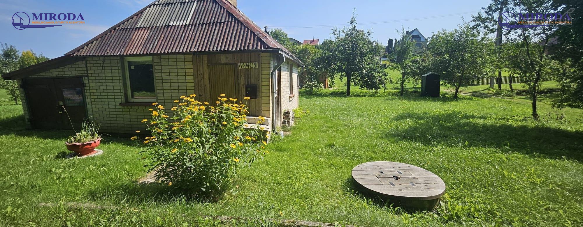 Parduodamas mūrinis sodo namas prie miško su