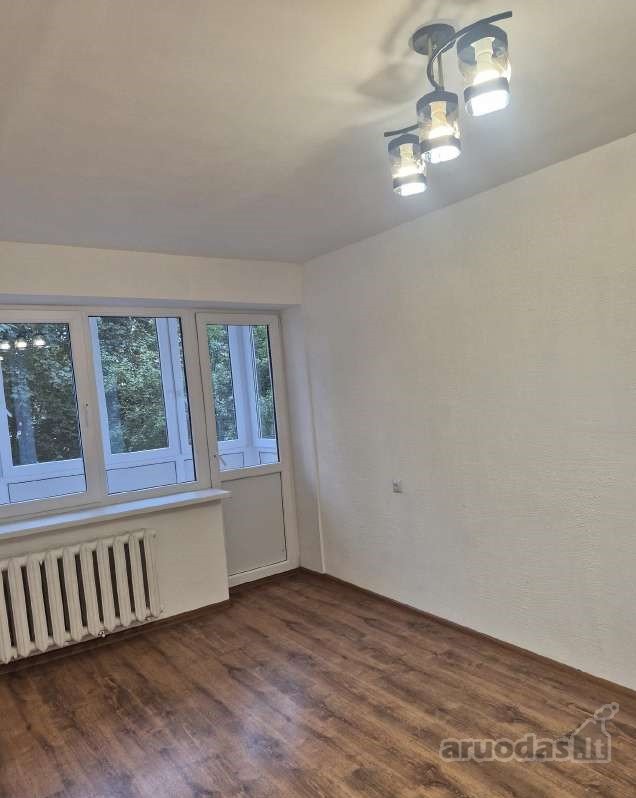 Parduodamas dviejų kambarių butas antrame
